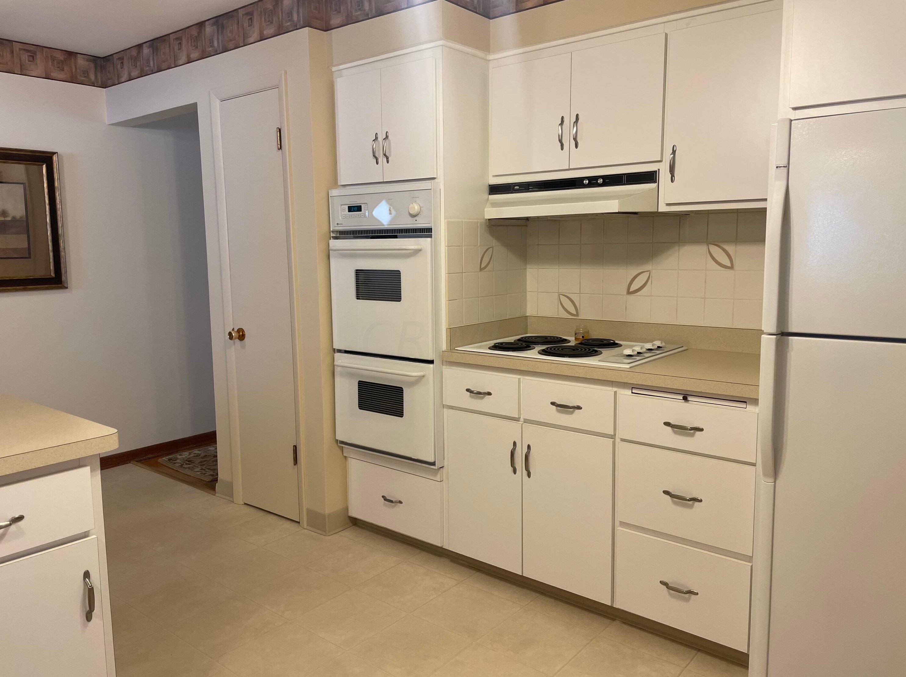 1033 Bronwyn Ave, Columbus OH 43204-2240 exterior