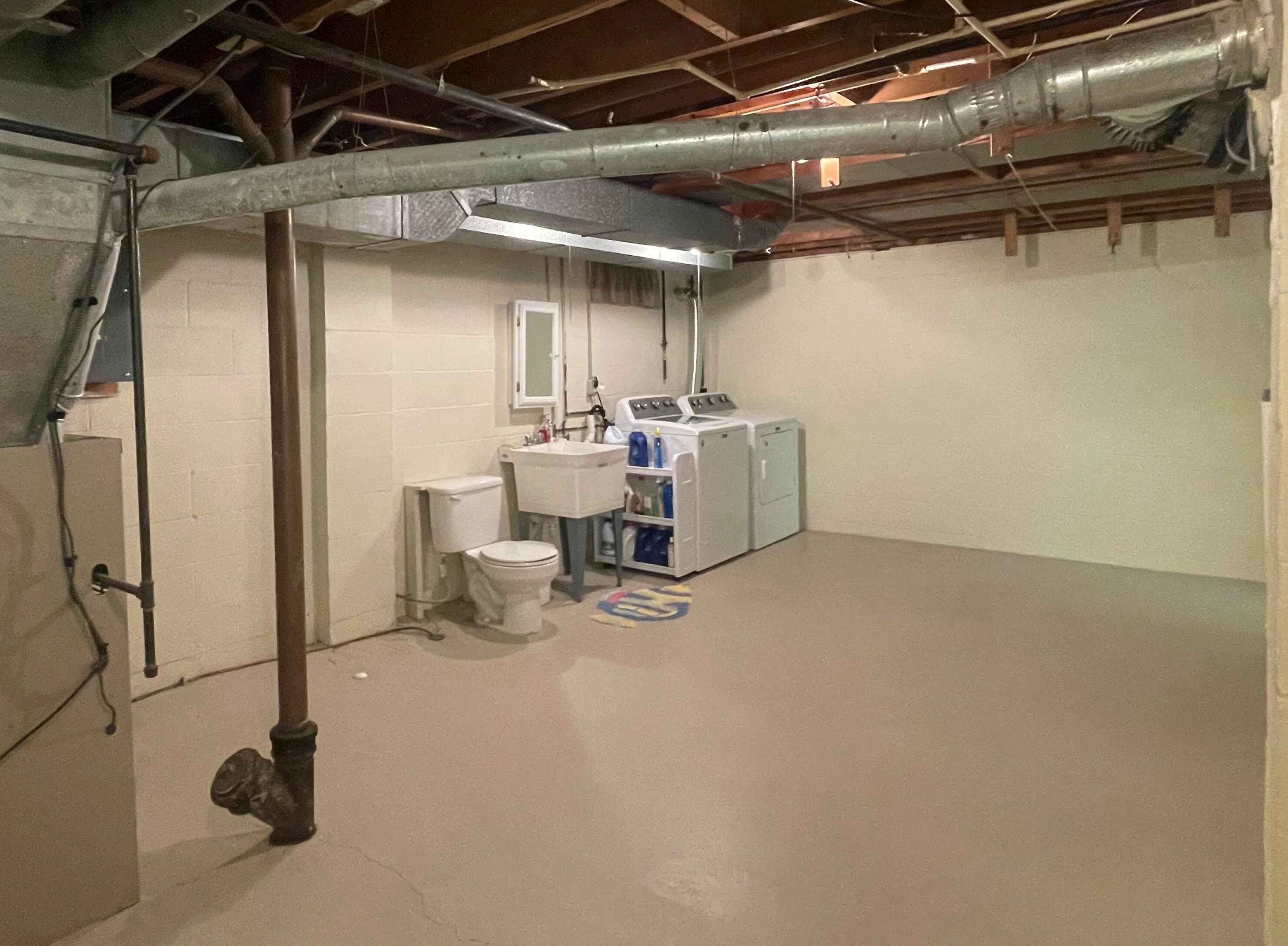 1033 Bronwyn Ave, Columbus OH 43204-2240 exterior