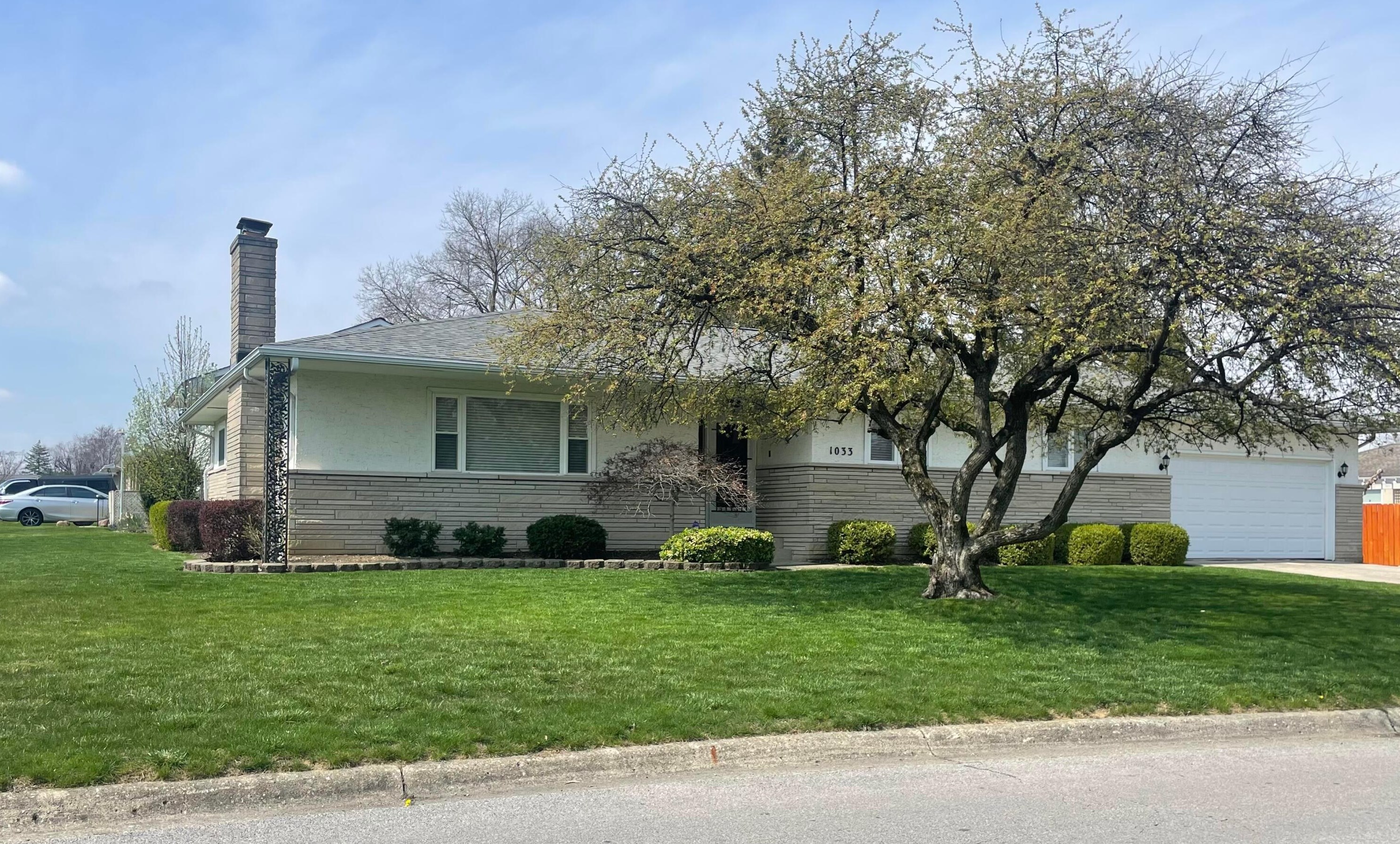 1033 Bronwyn Ave, Columbus, OH 43204-2753