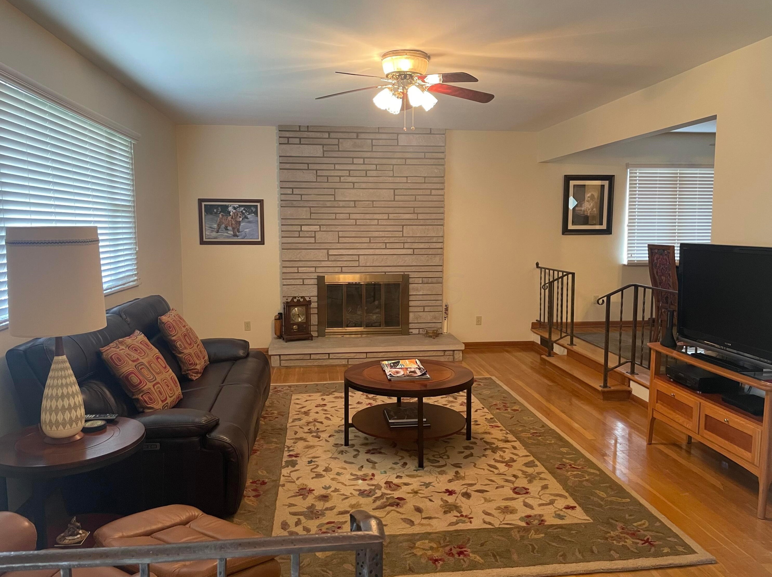 1033 Bronwyn Ave, Columbus OH 43204-2240 exterior