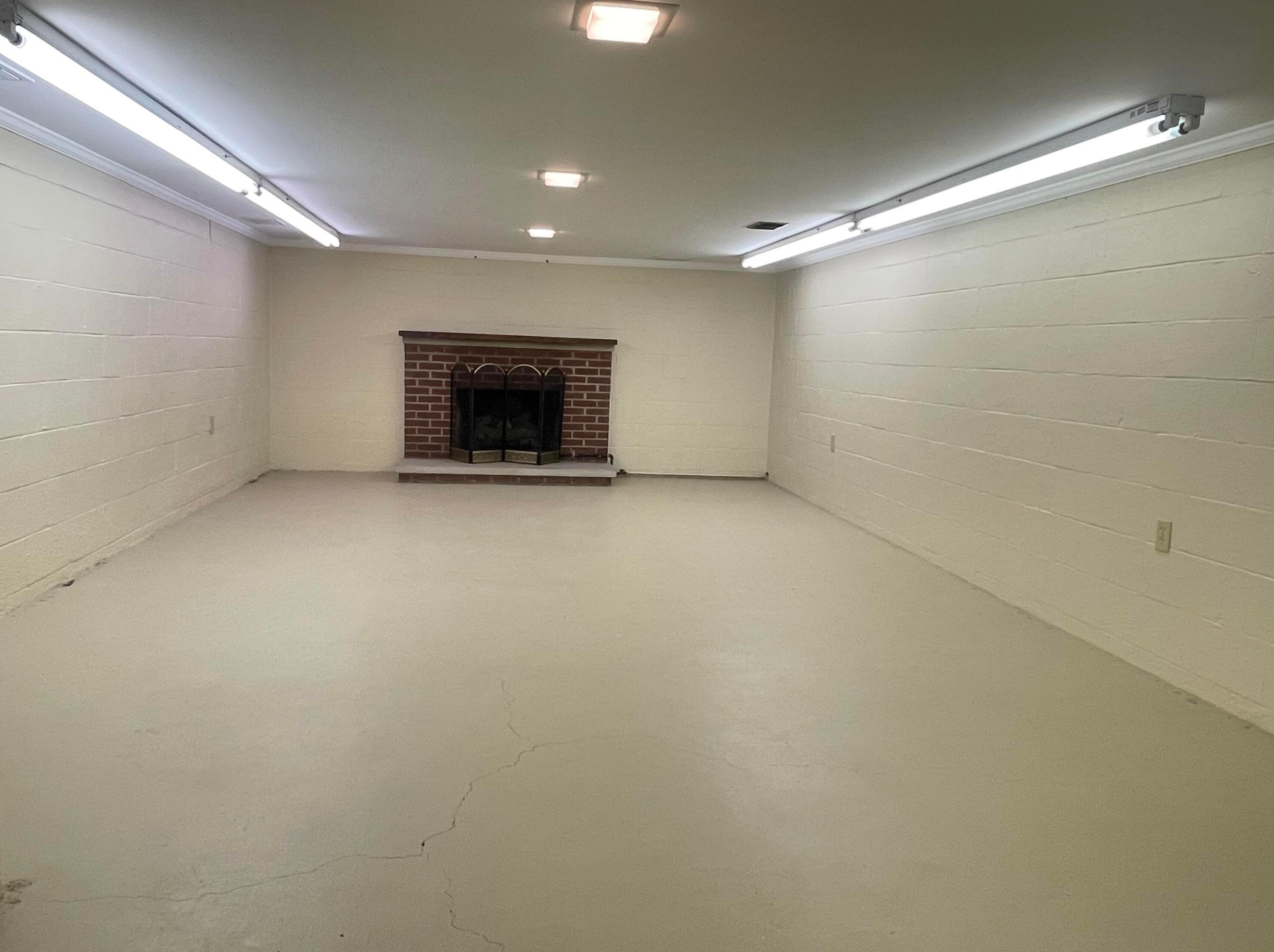 1033 Bronwyn Ave, Columbus OH 43204-2240 exterior