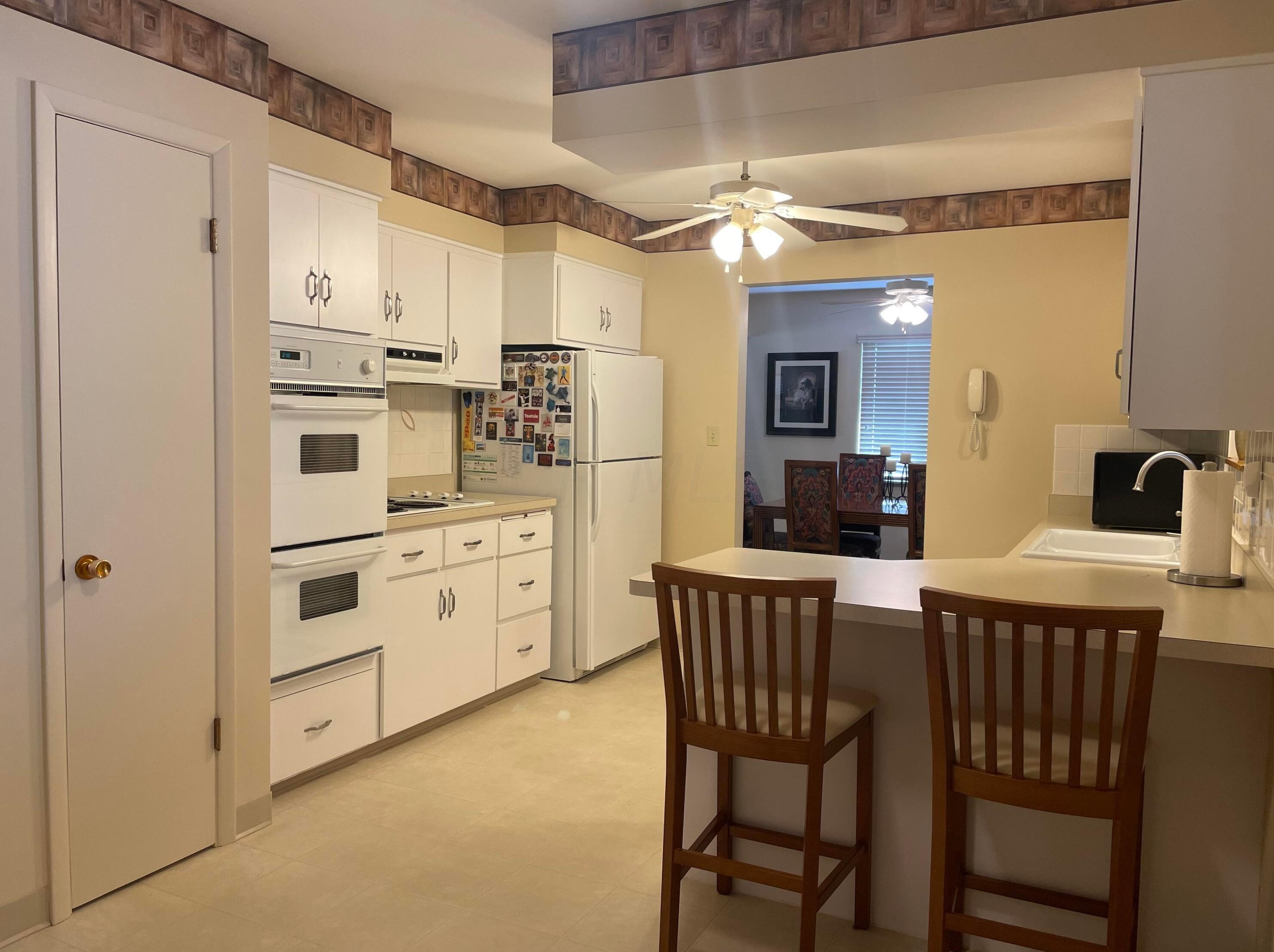 1033 Bronwyn Ave, Columbus OH 43204-2240 exterior