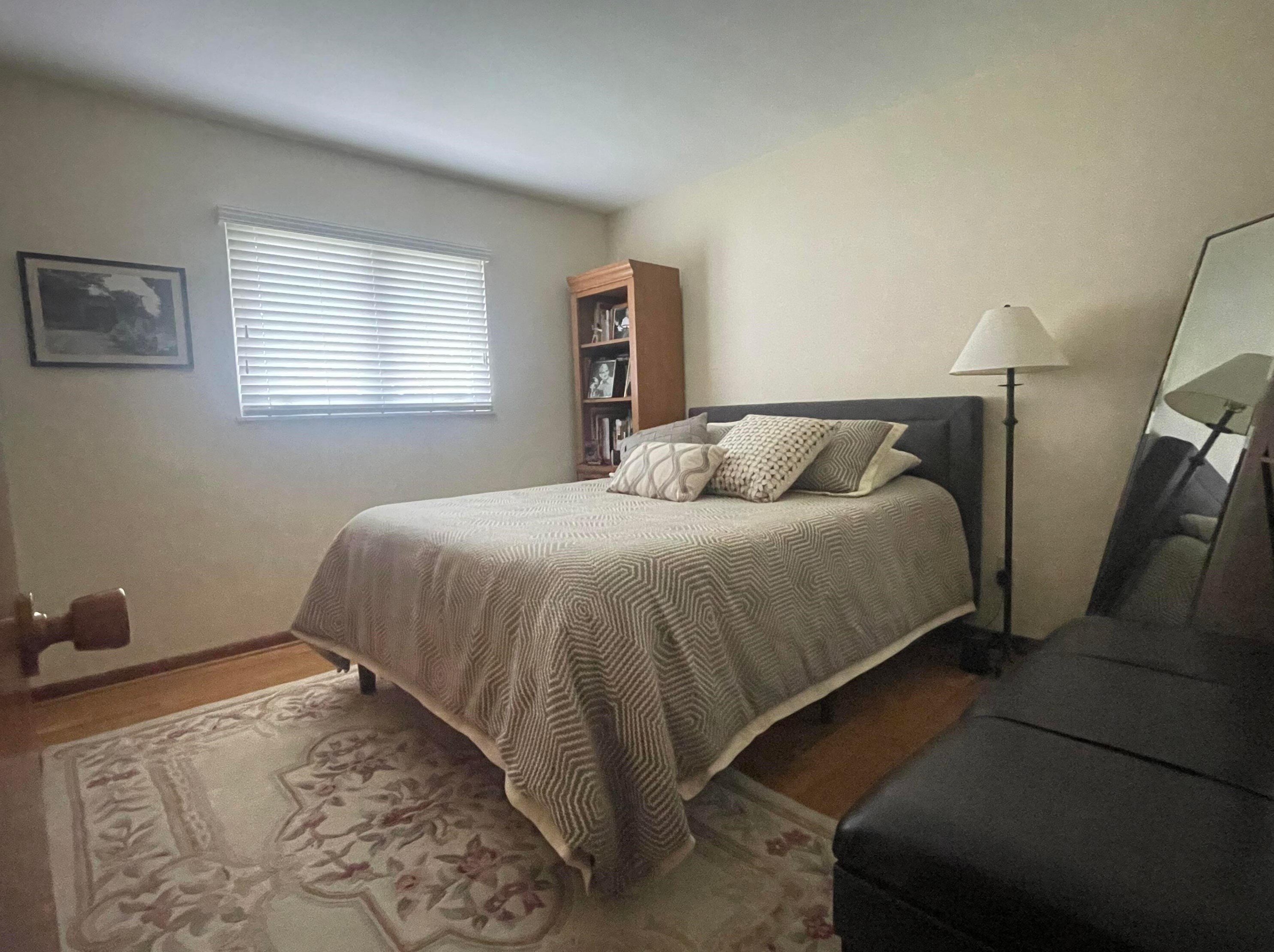 1033 Bronwyn Ave, Columbus OH 43204-2240 exterior