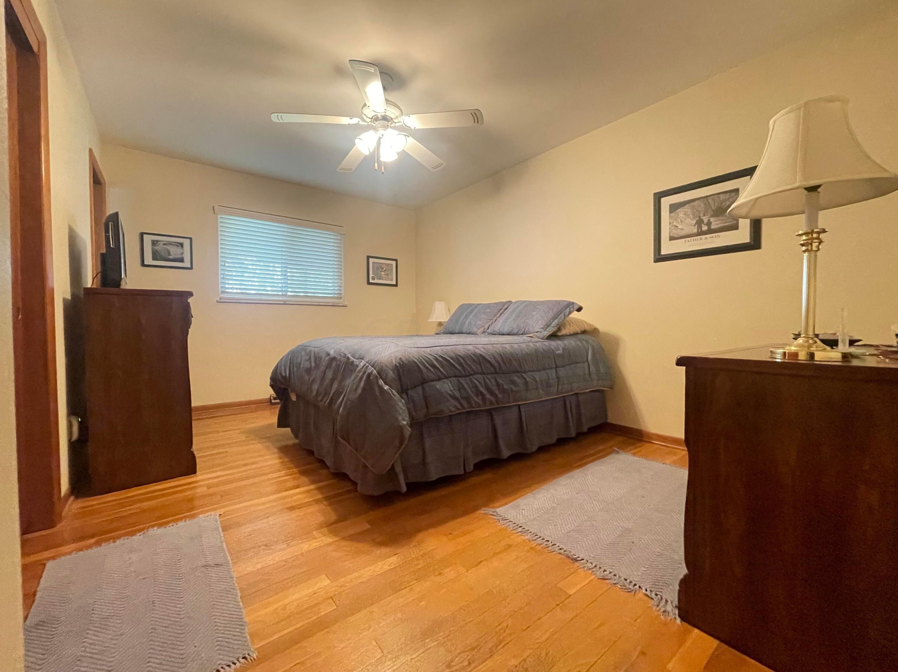 1033 Bronwyn Ave, Columbus OH 43204-2240 exterior