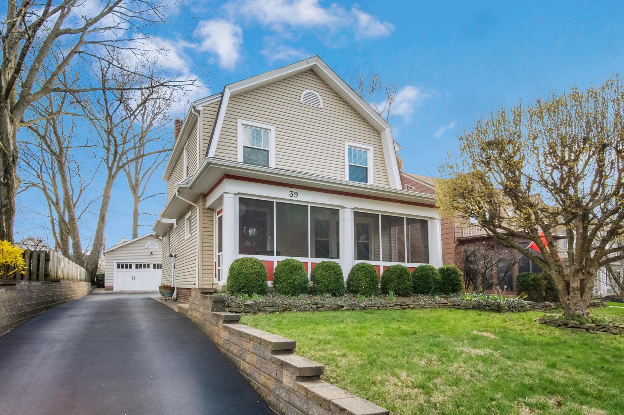 39 Torrence Rd, Columbus, OH 43214-3819