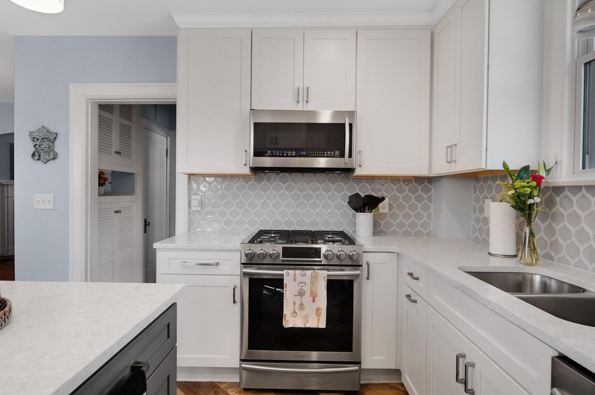 39 Torrence Rd, Columbus OH 43214-3819 exterior