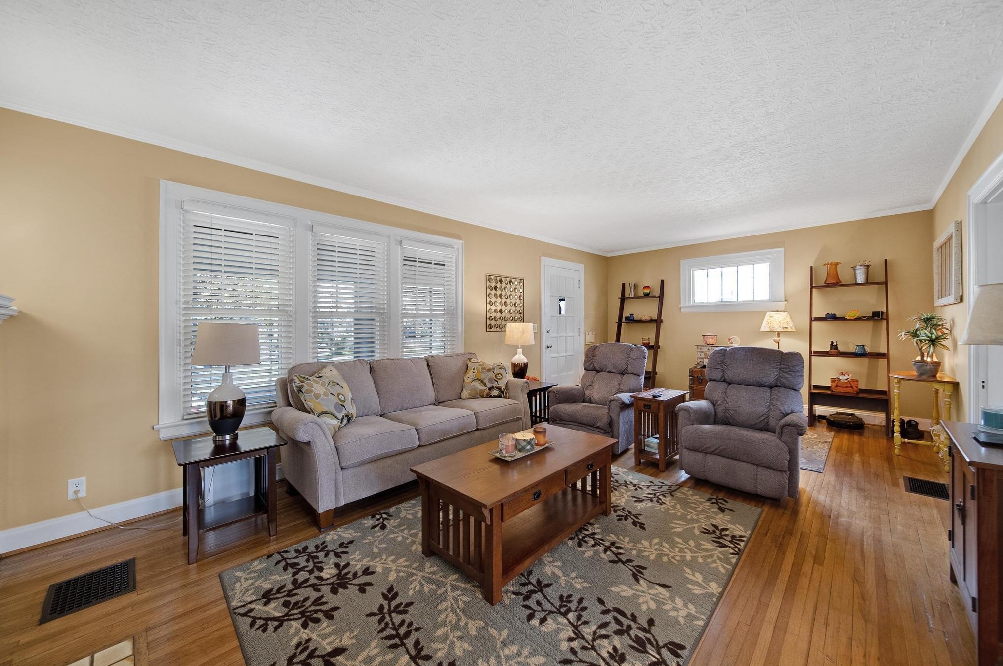 39 Torrence Rd, Columbus OH 43214-3819 exterior