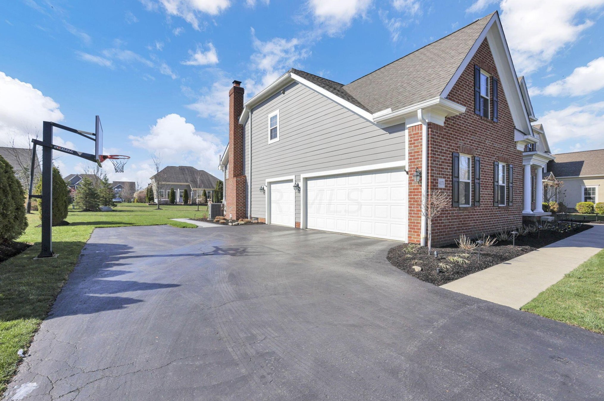 4173 Brinsworth Dr, Dublin, OH 43016-7927