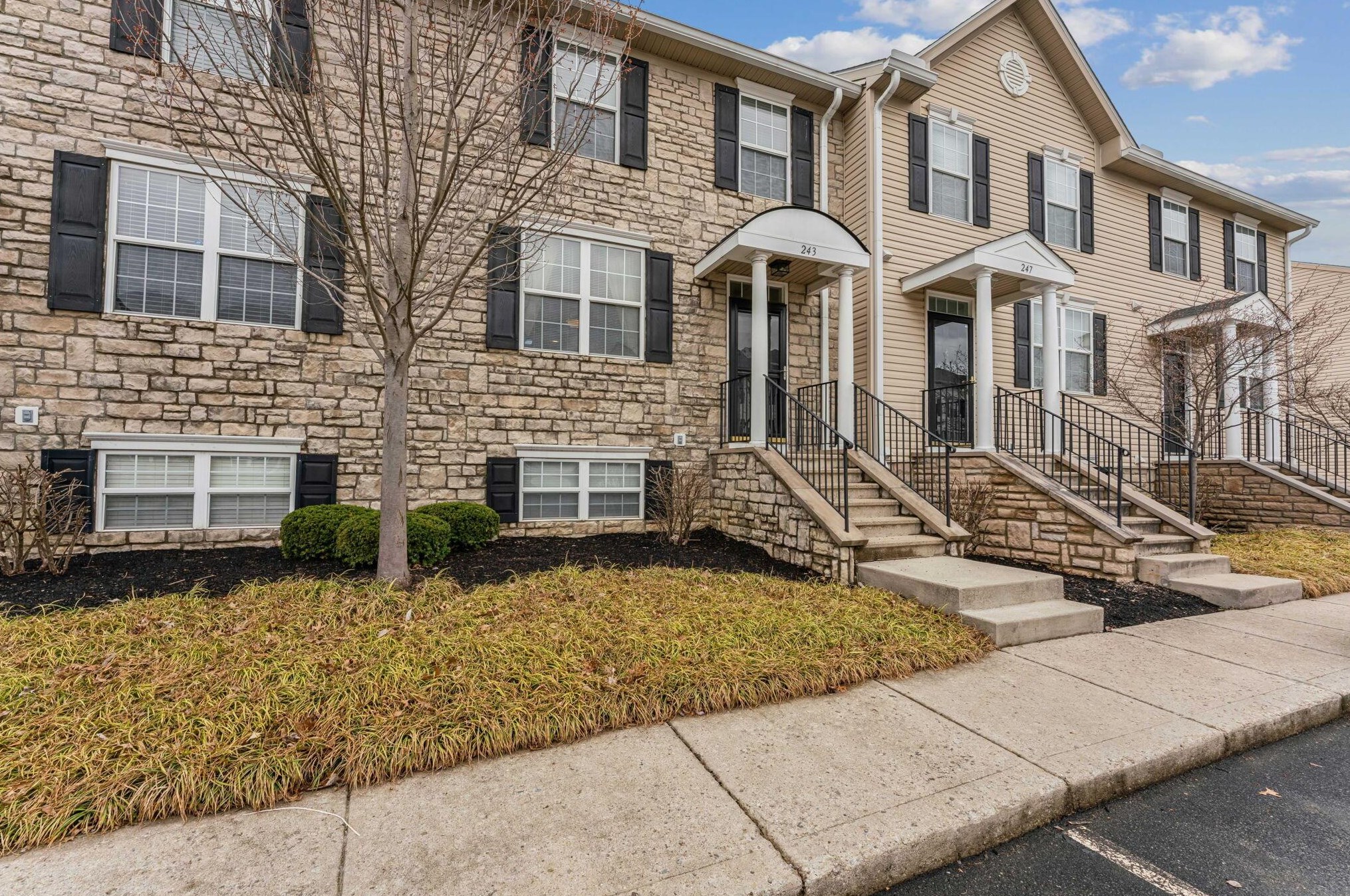 243 Oxford Oak Dr, Blacklick, OH 43004-8454