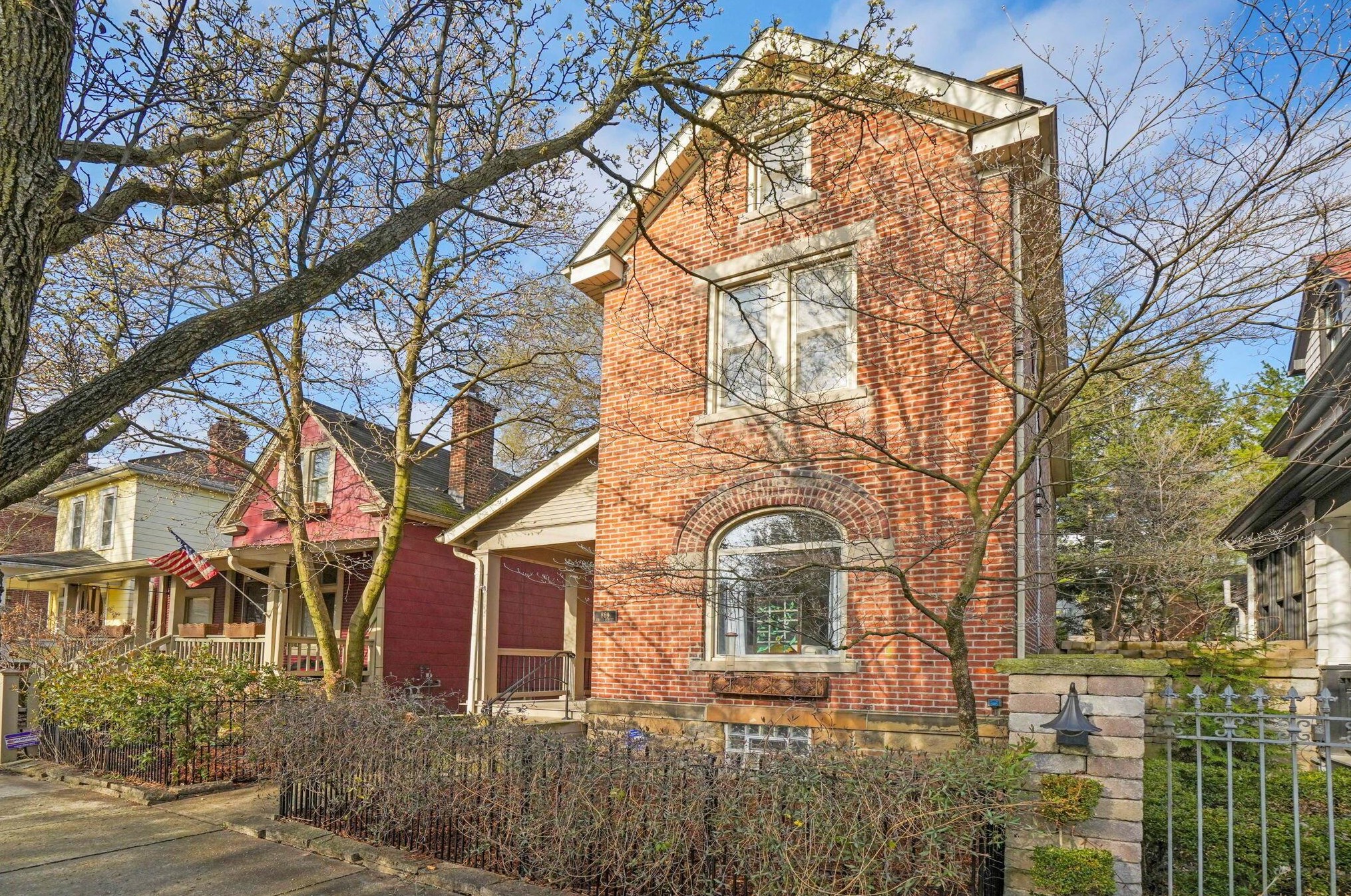 869 Ebner St, Columbus, OH 43206-2361