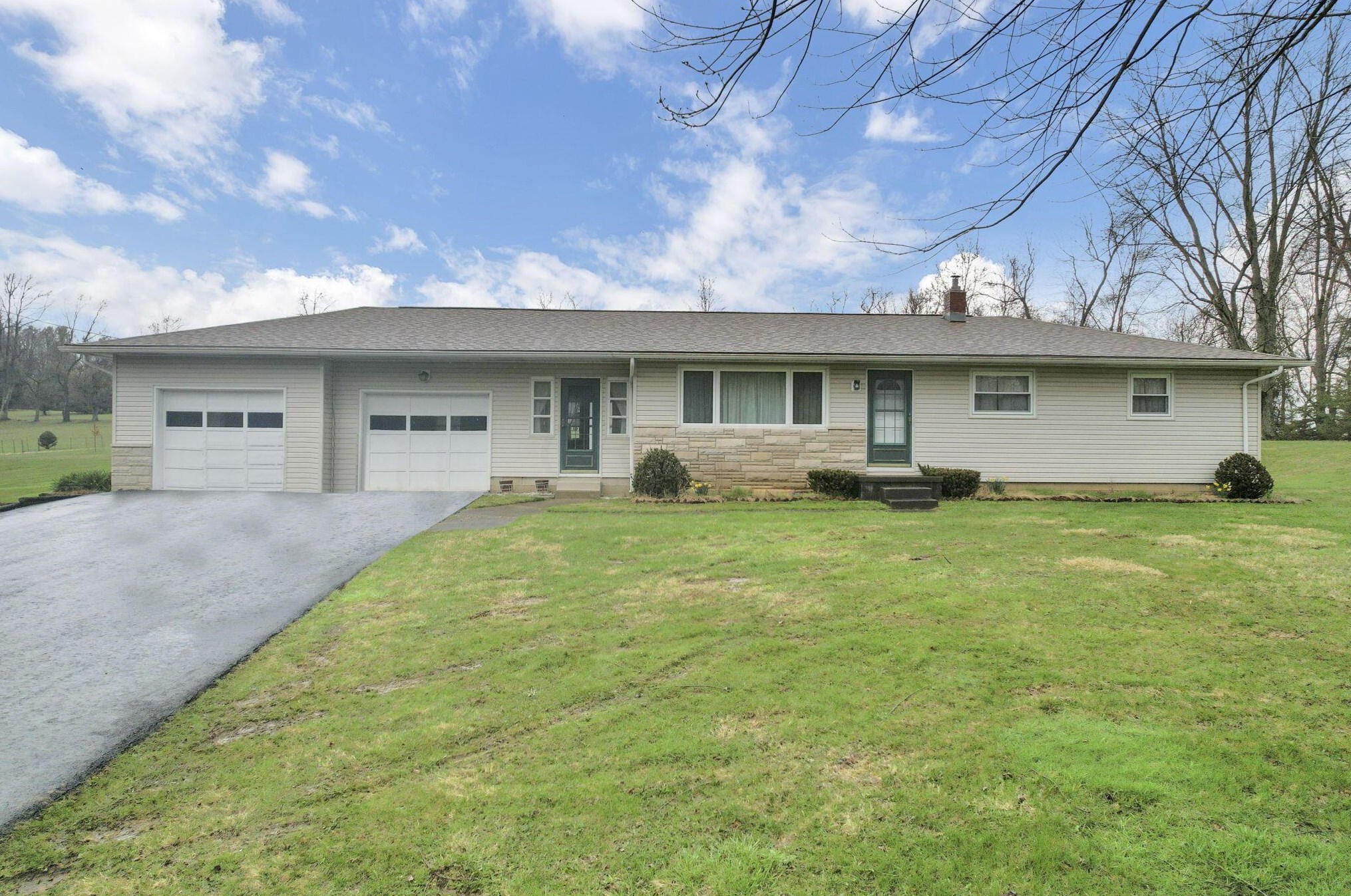 400 Rainbow Dr, Lancaster, OH 43130-9133
