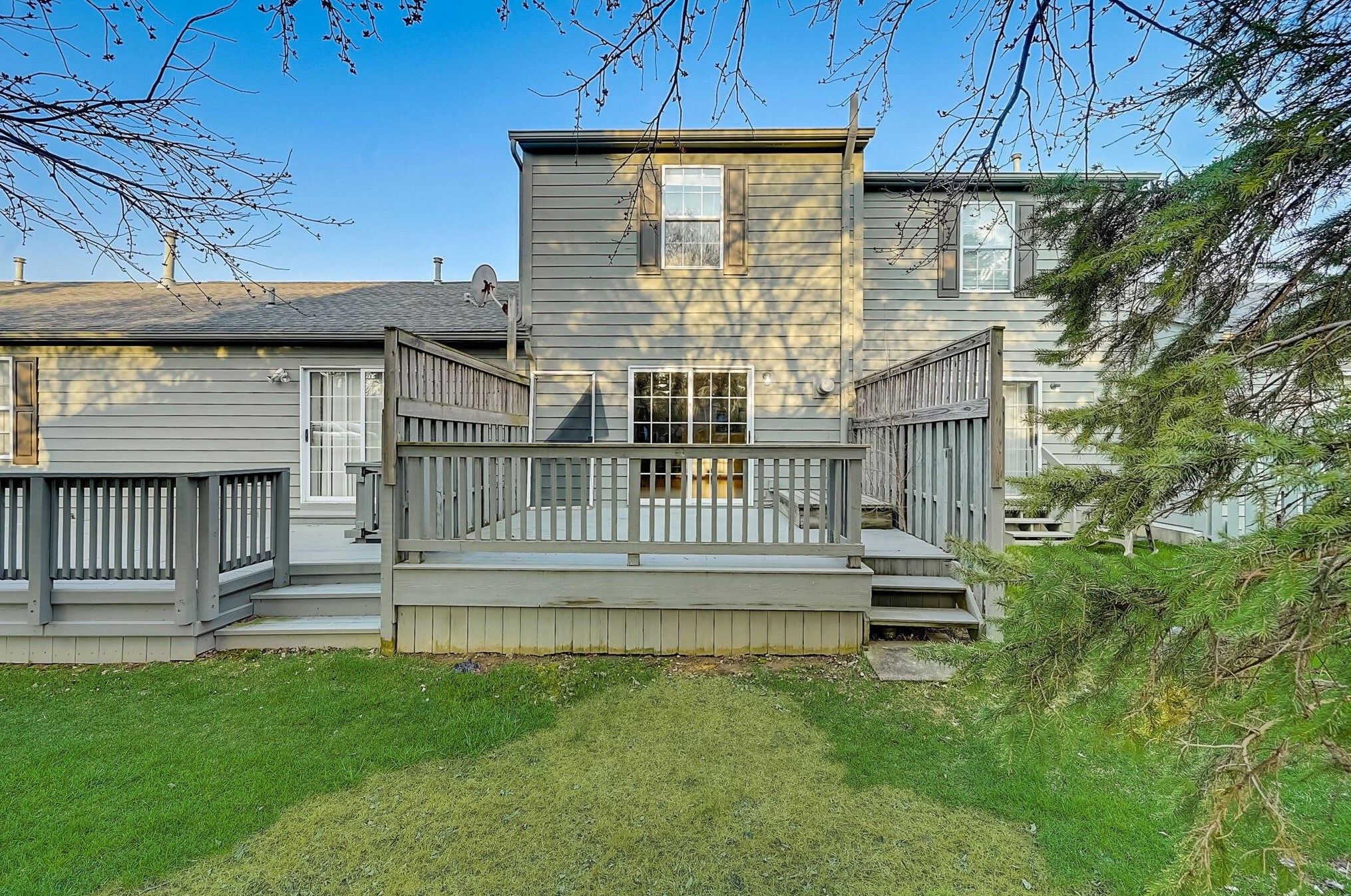 4014 Meadowleigh Way, Columbus OH  43230-9837 exterior