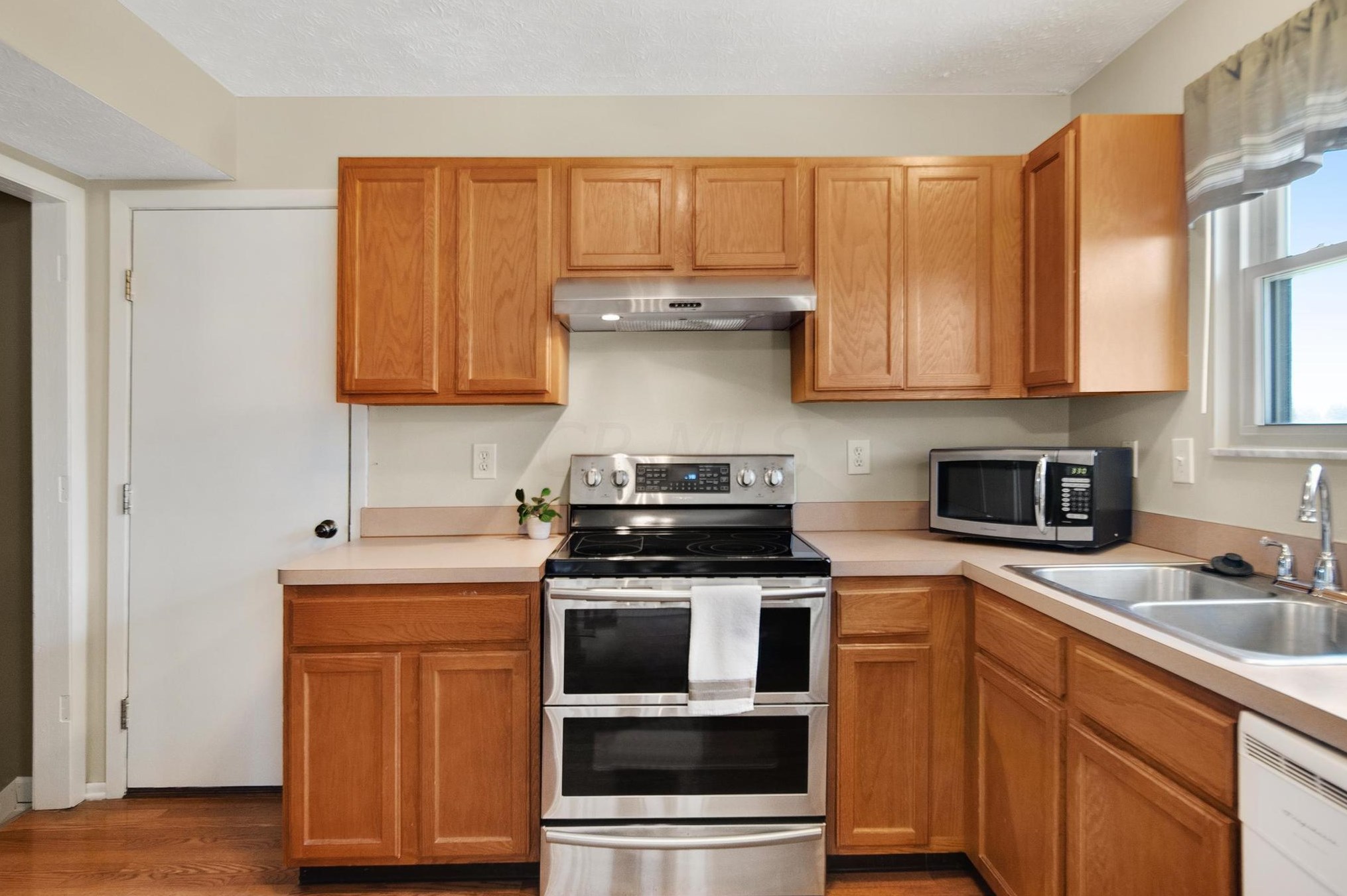 6288 Wrothston Dr, Columbus OH  43228-9247 exterior