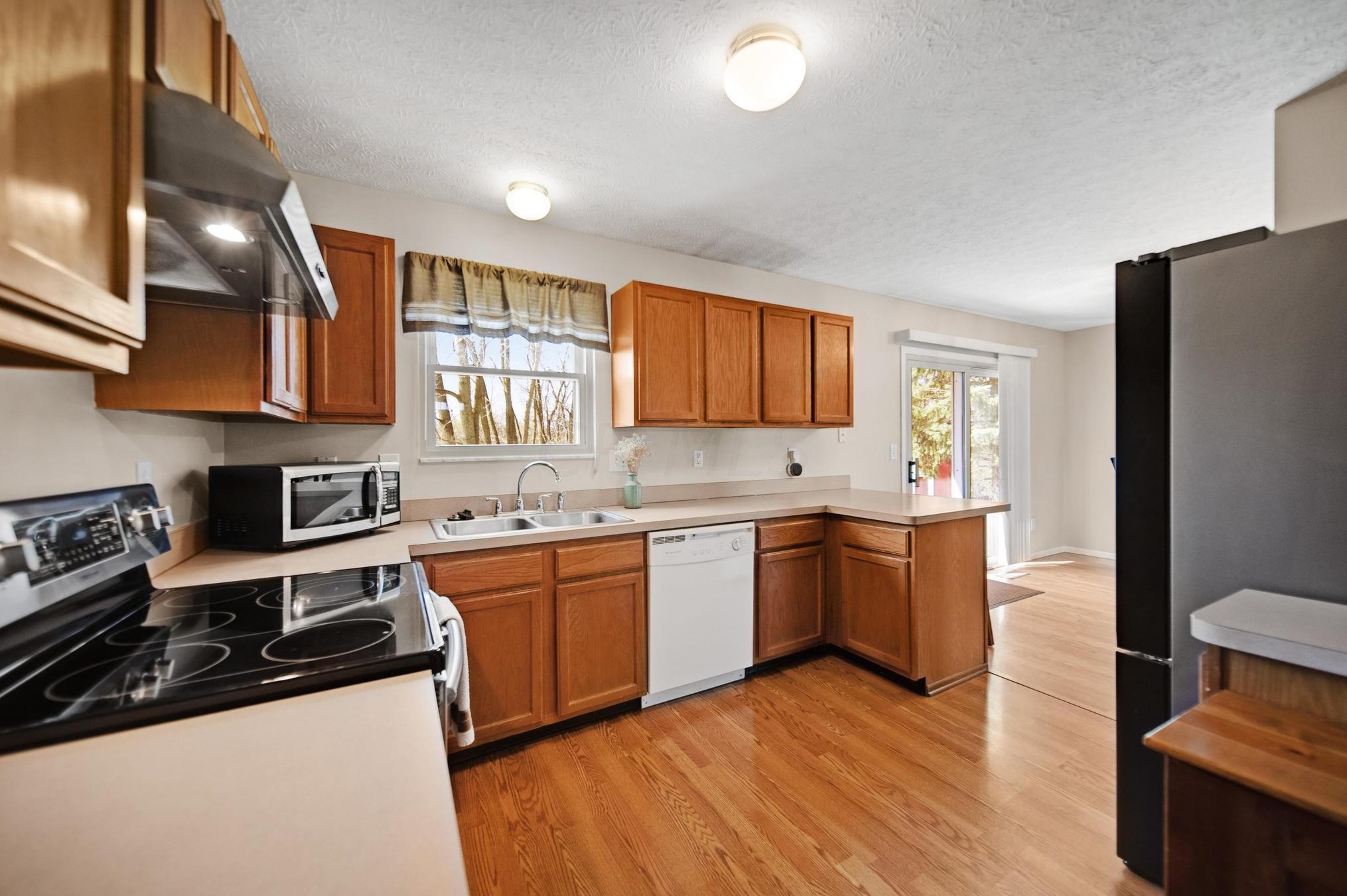 6288 Wrothston Dr, Columbus OH  43228-9247 exterior