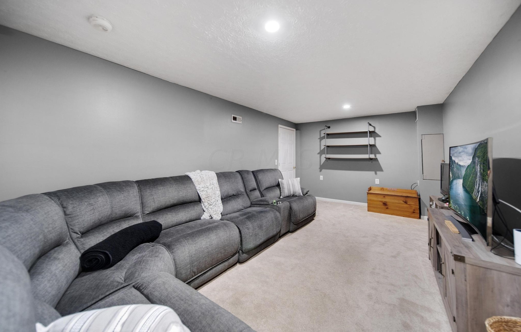 6288 Wrothston Dr, Columbus OH  43228-9247 exterior