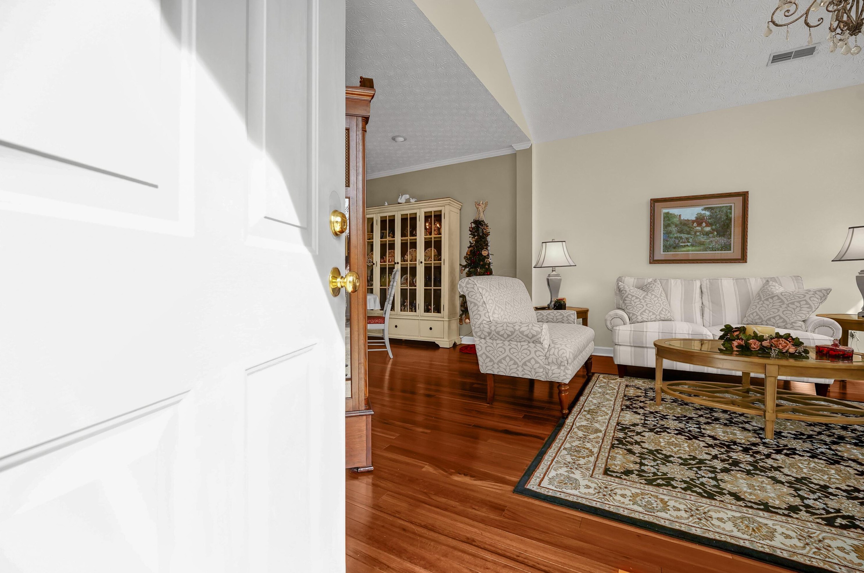 6718 Lakeview Cir, Cnl Wnchstr, OH 43110-1256