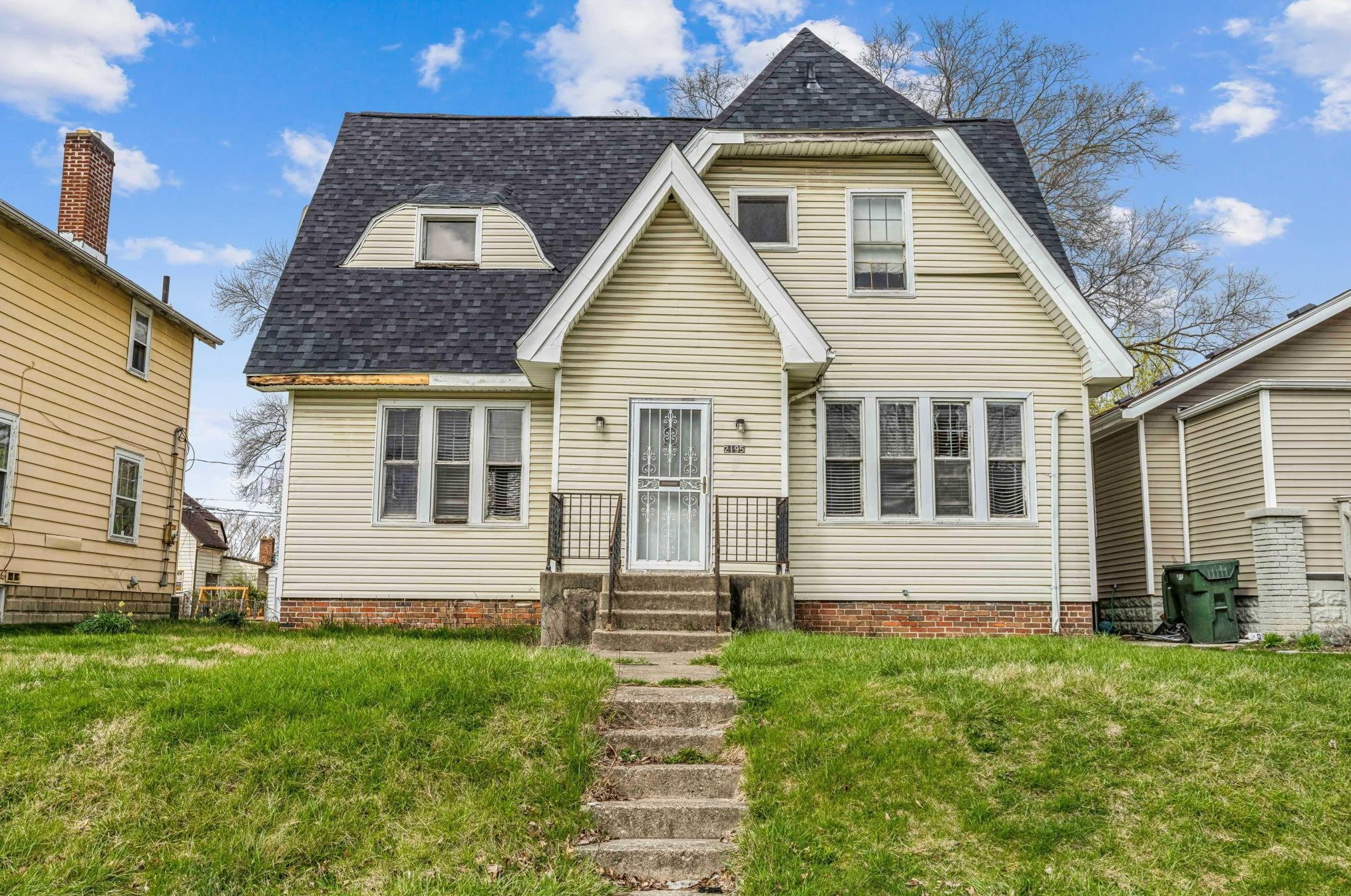 2195 Dresden St, Columbus, OH 43211-2223