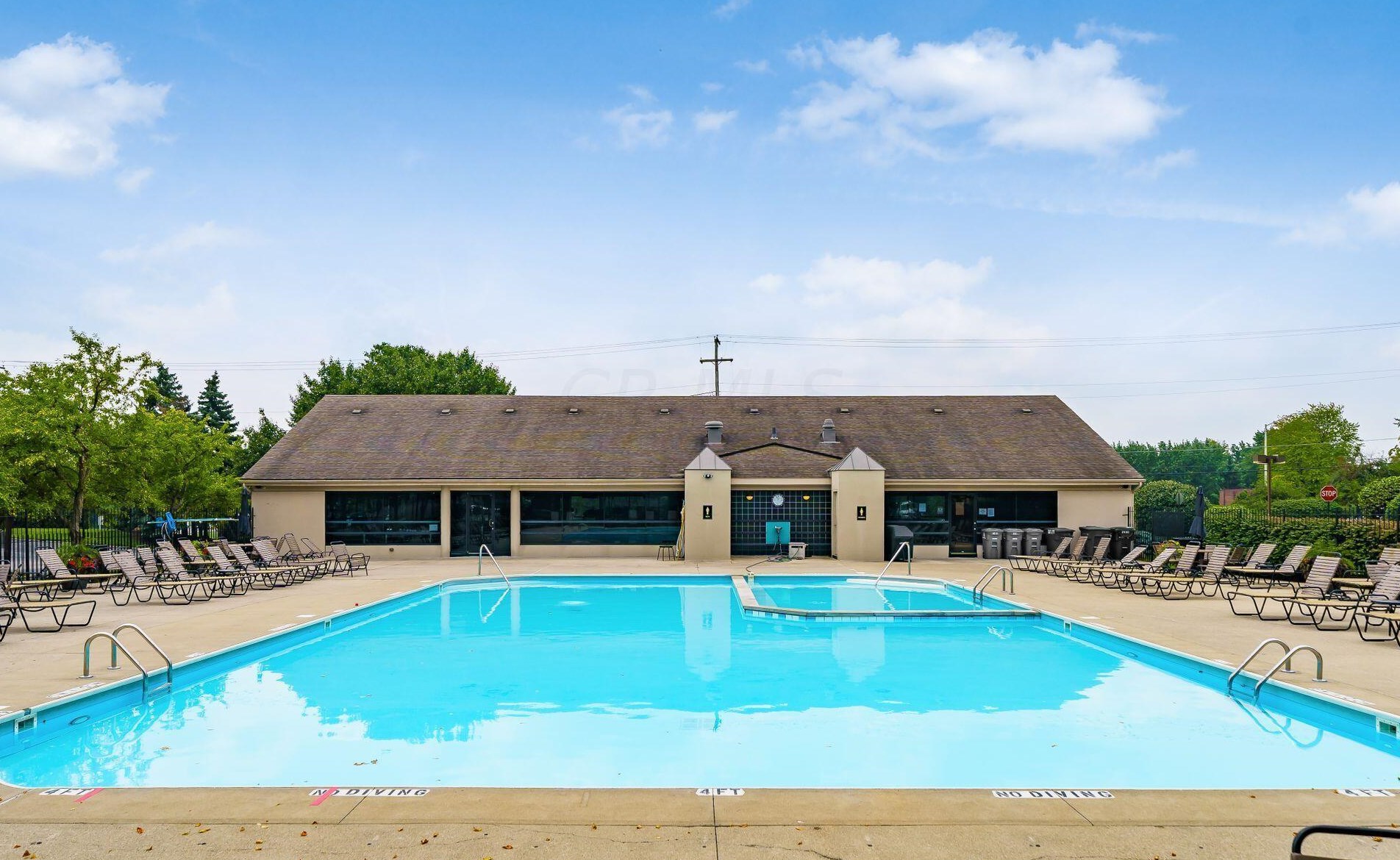 2466 Maxim Ln, Columbus OH 43235-5528 exterior