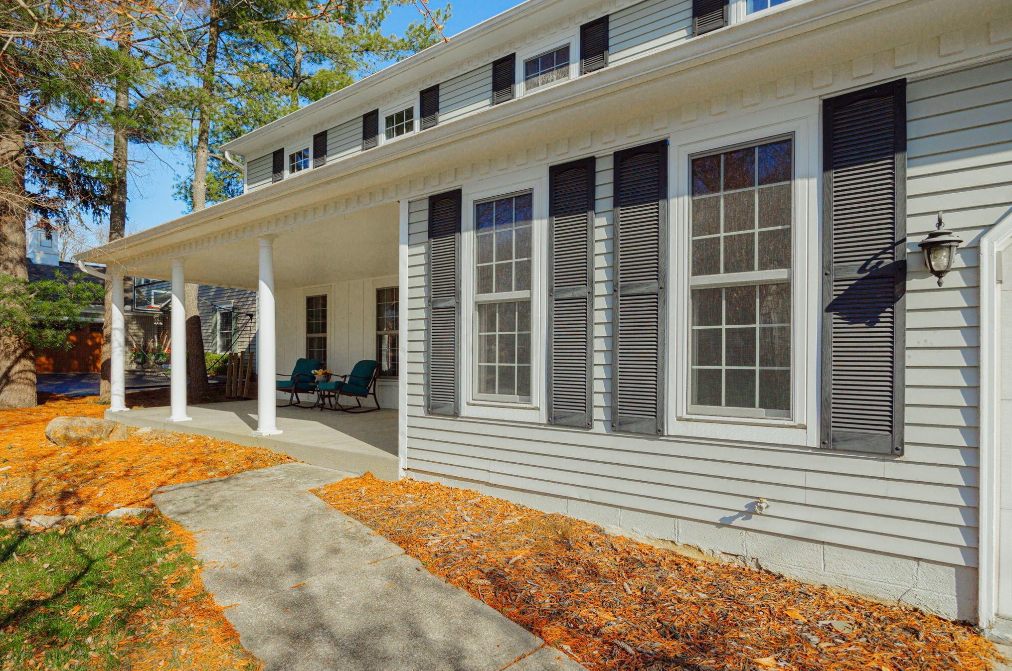 986 Cross Country Dr, Columbus, OH 43235-2114