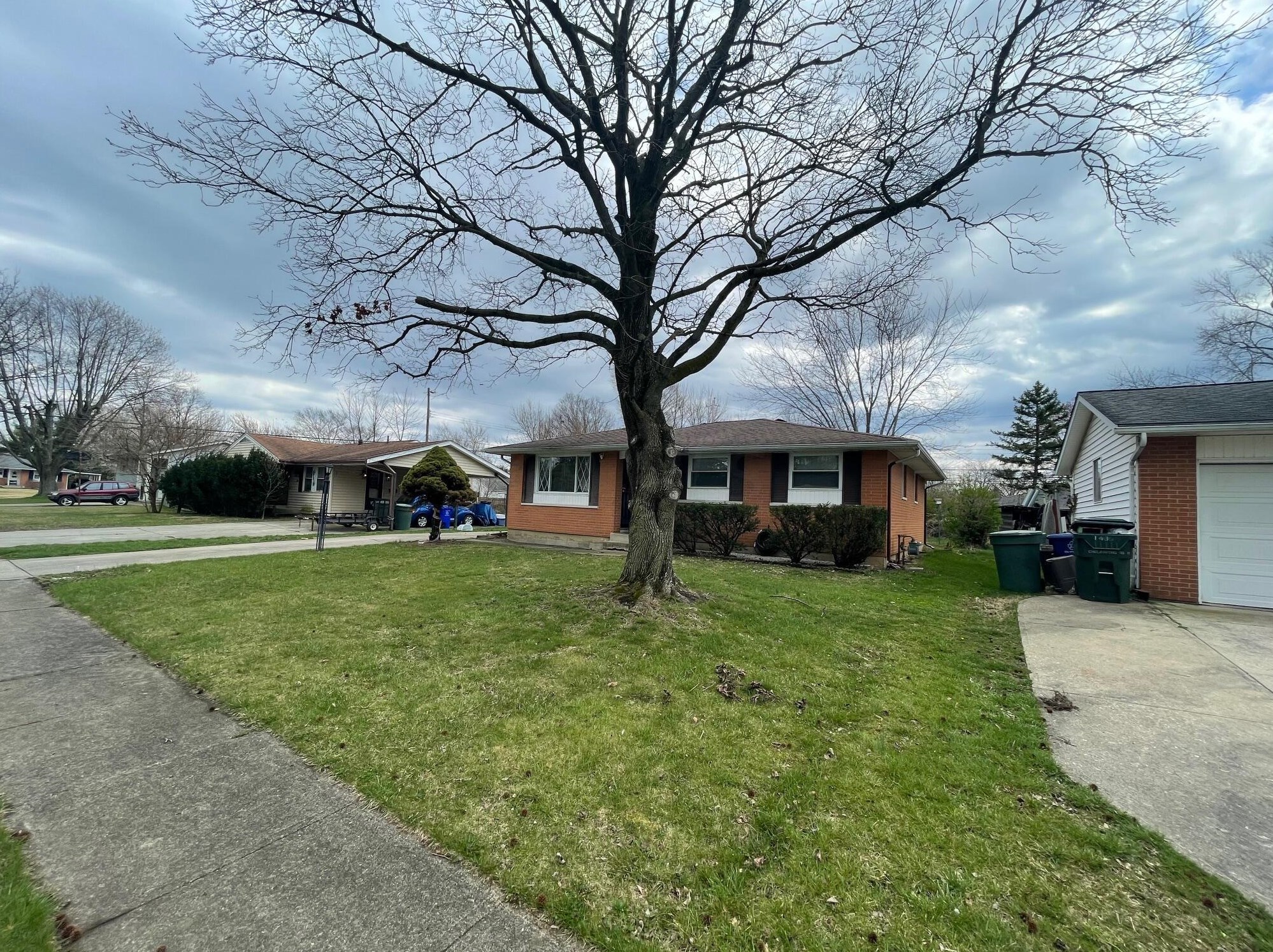 1443 Chelmsford Sq, Columbus OH  43229-1917 exterior