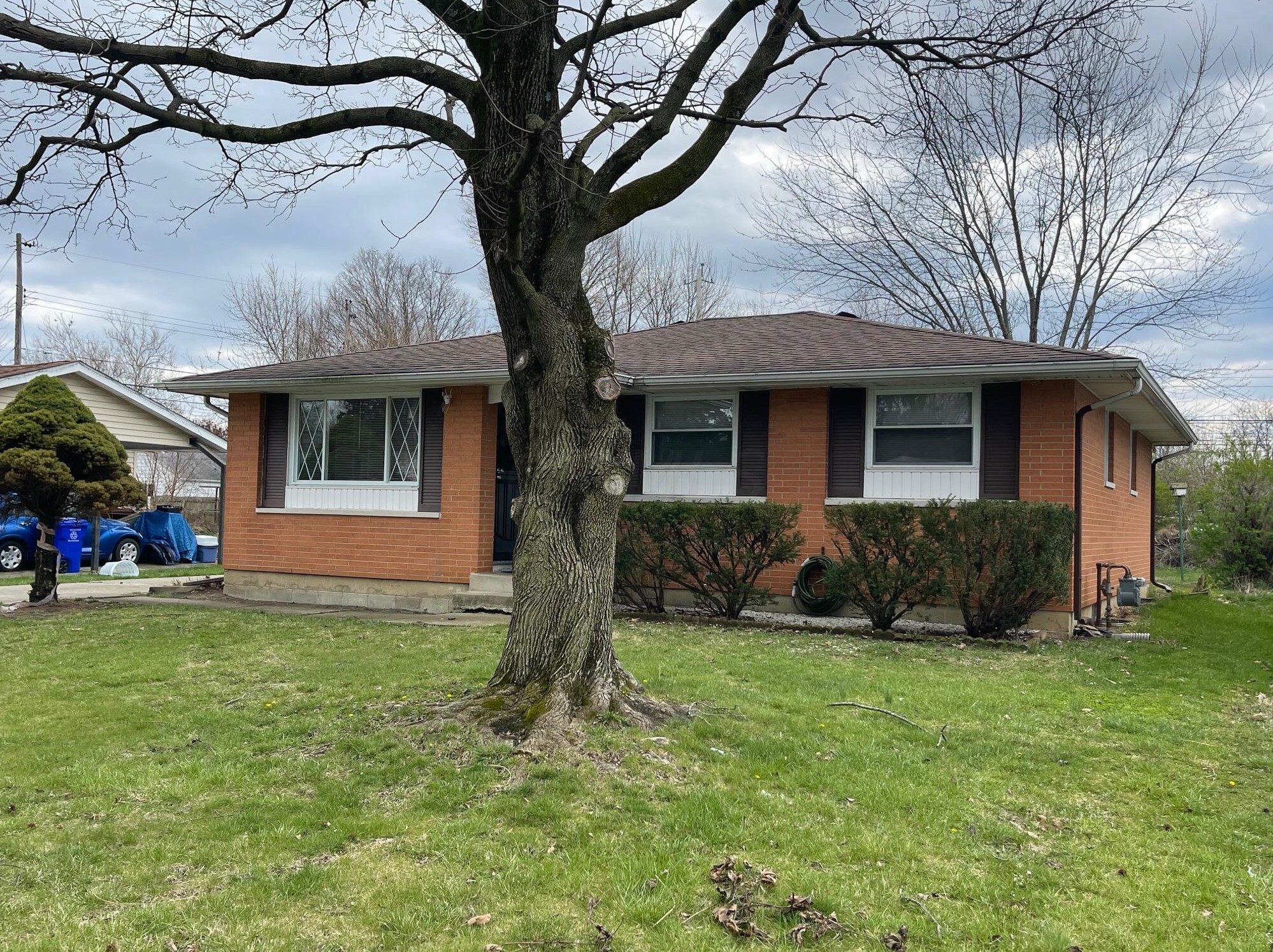 1443 Chelmsford Sq, Columbus OH  43229-1917 exterior