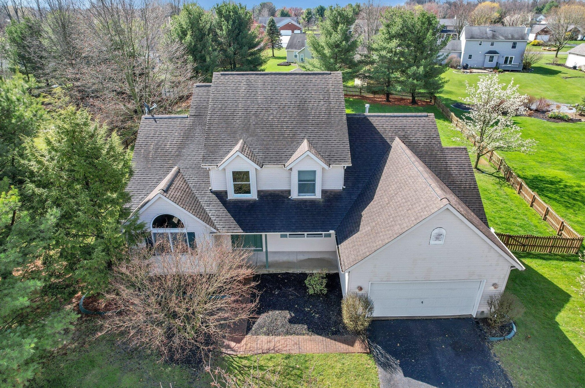 129 Kelly Marie Dr, Pataskala, OH 43062-8148