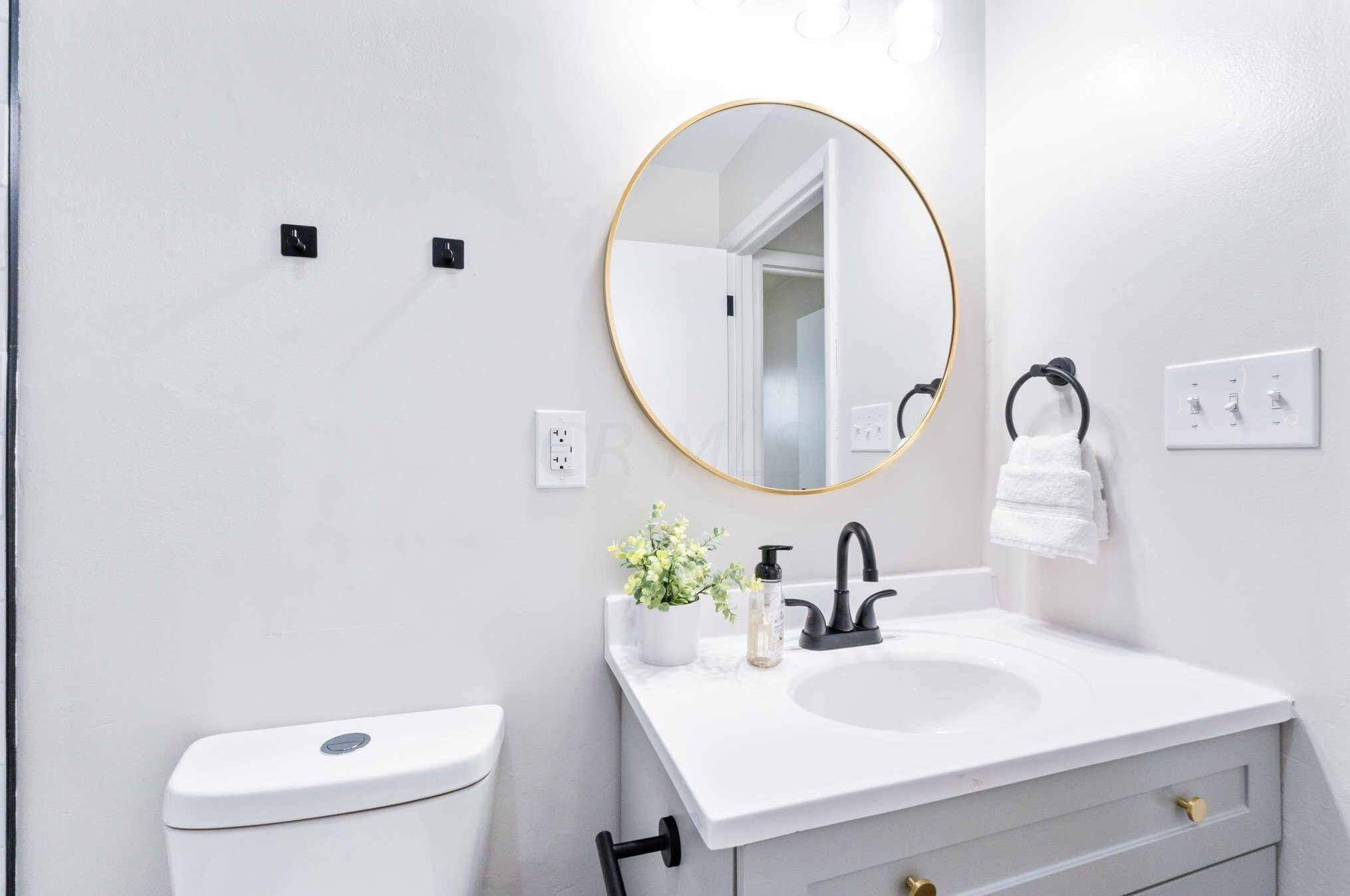 1081 Racine Ave, Columbus OH  43204-2720 exterior