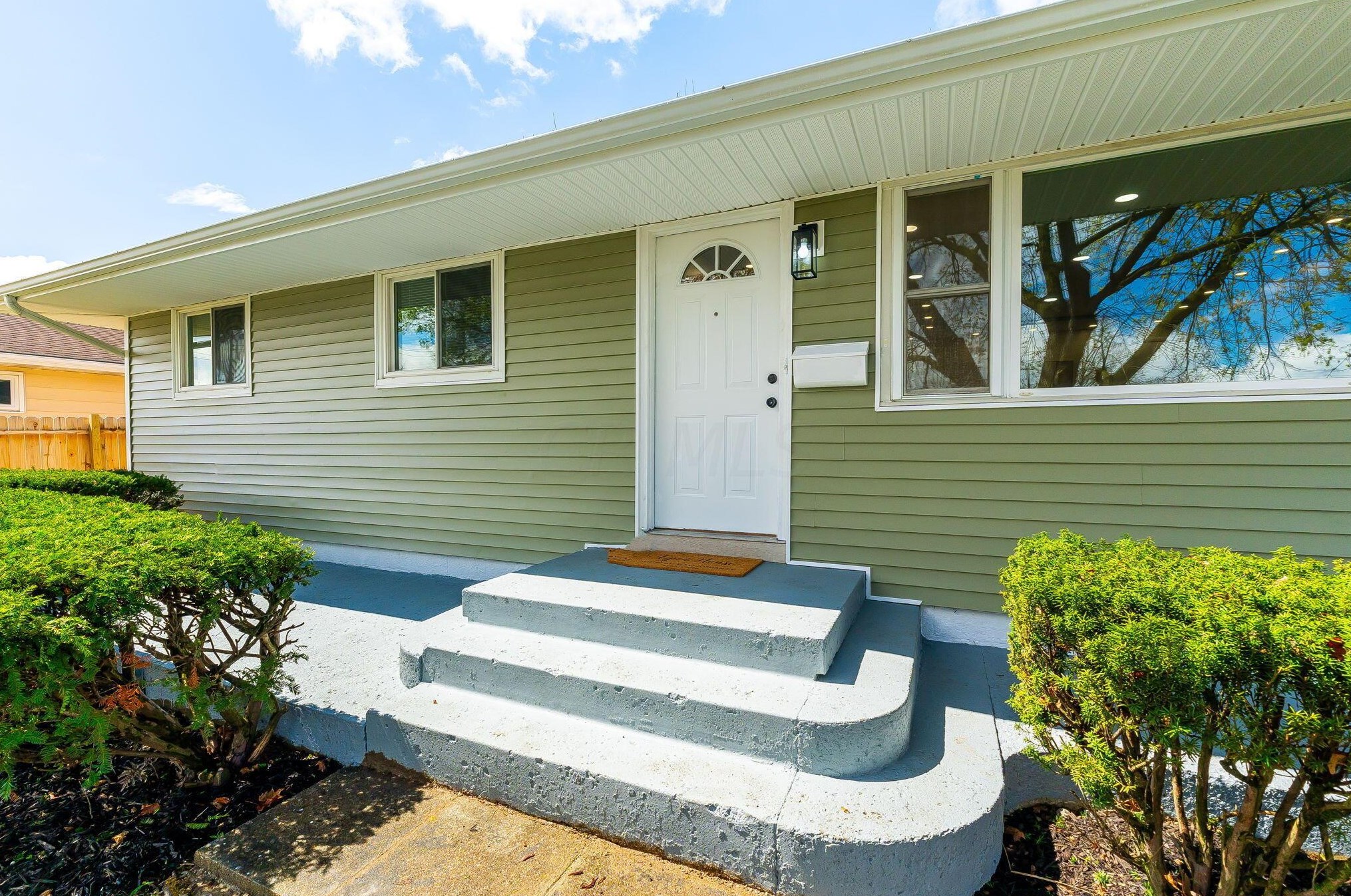 1081 Racine Ave, Columbus OH  43204-2720 exterior