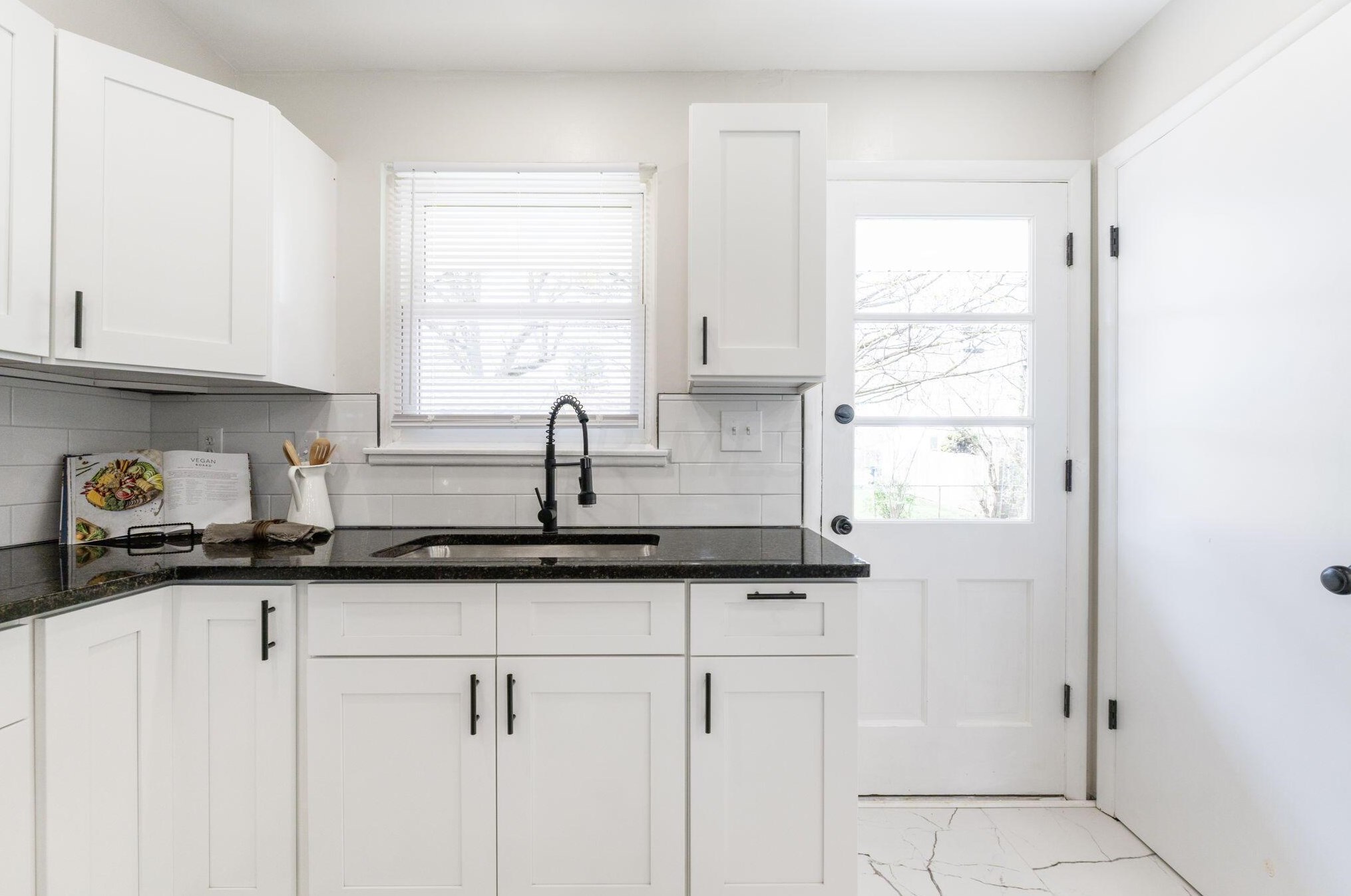 1081 Racine Ave, Columbus OH  43204-2720 exterior