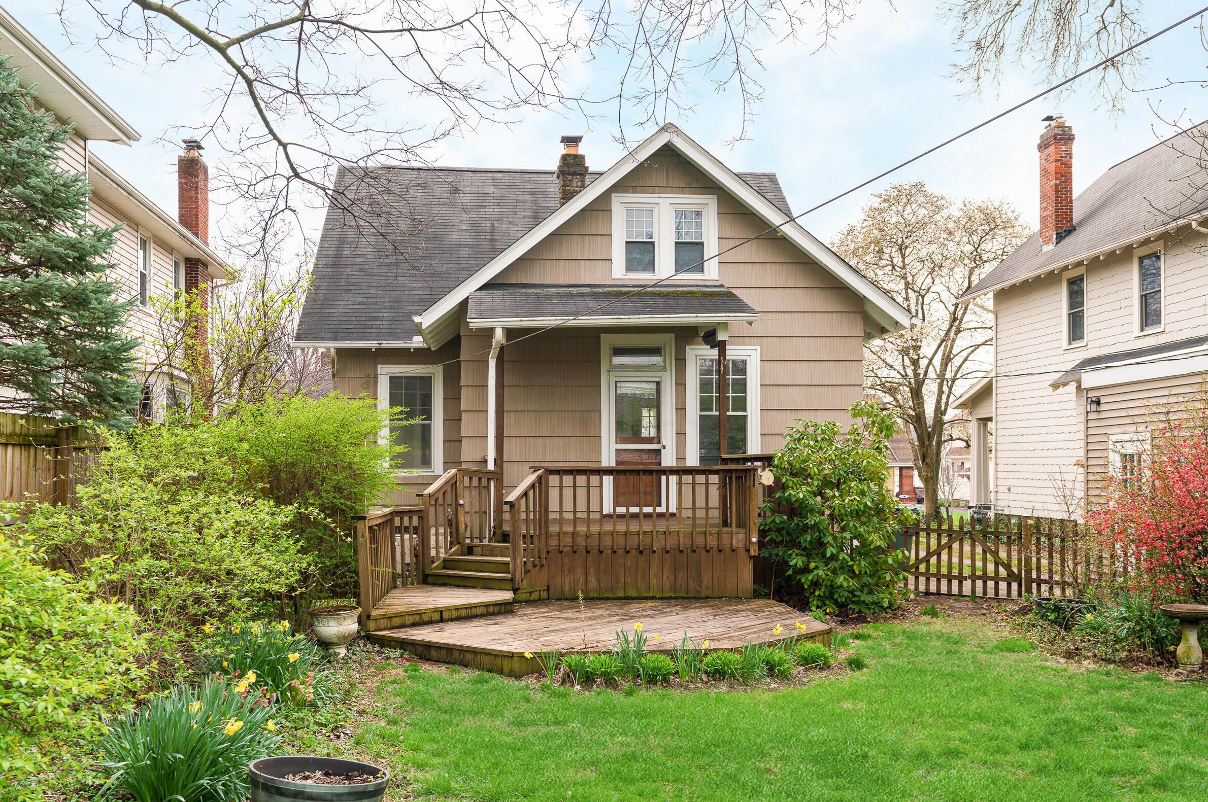 70 Dunedin Rd, Columbus, OH 43214-3802