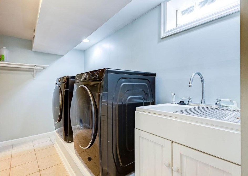 229 Jeffrey Pl, Columbus OH  43214-1705 exterior