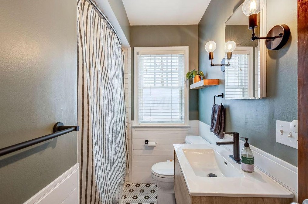 229 Jeffrey Pl, Columbus OH  43214-1705 exterior