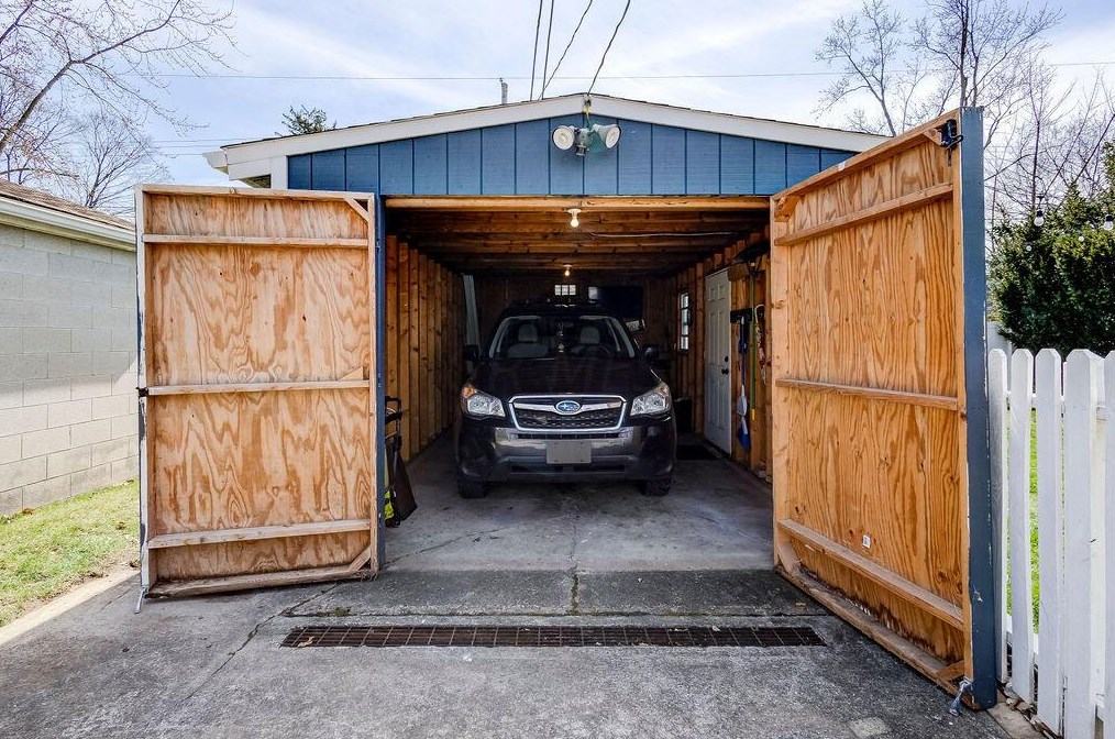 229 Jeffrey Pl, Columbus OH  43214-1705 exterior