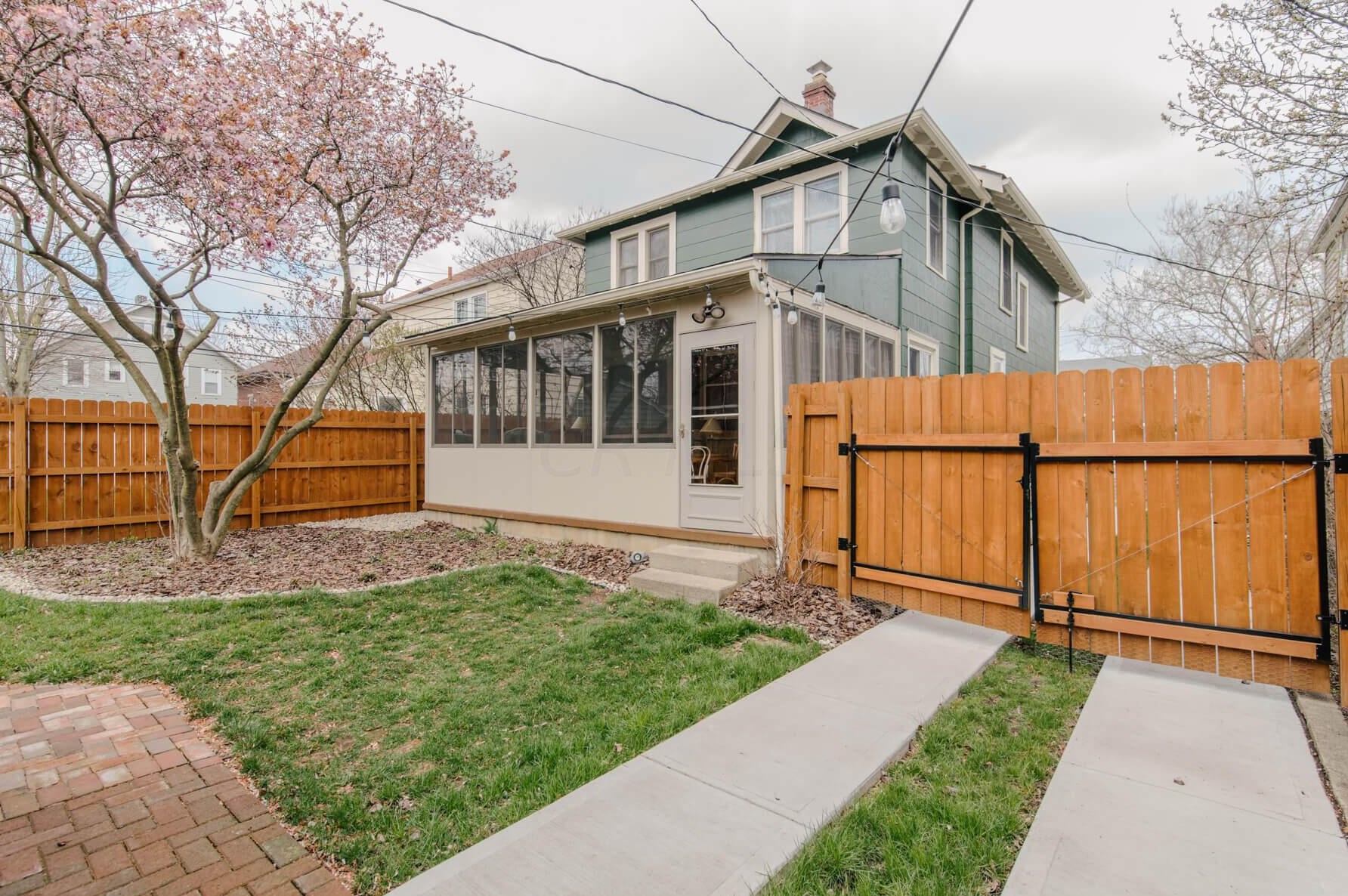 463 Tibet Rd, Columbus OH  43202-2231 exterior