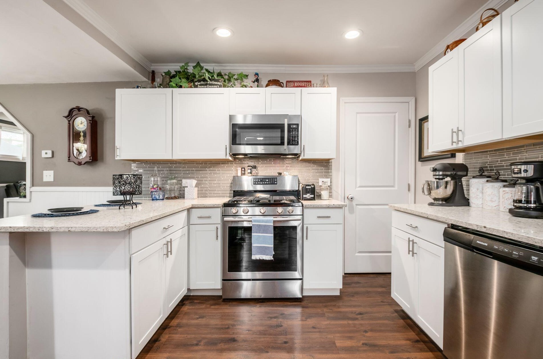 596 Townsend Ave, Columbus OH 43223-1825 exterior