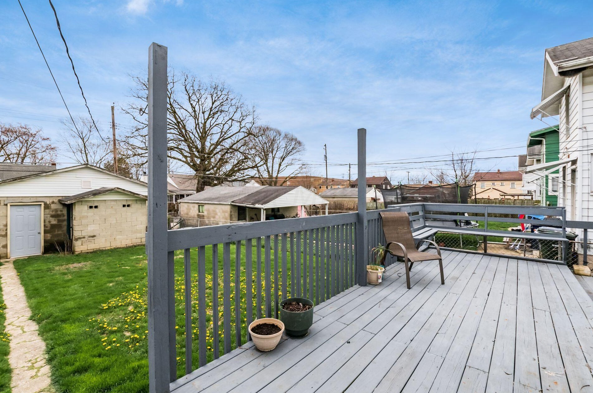 596 Townsend Ave, Columbus OH 43223-1825 exterior