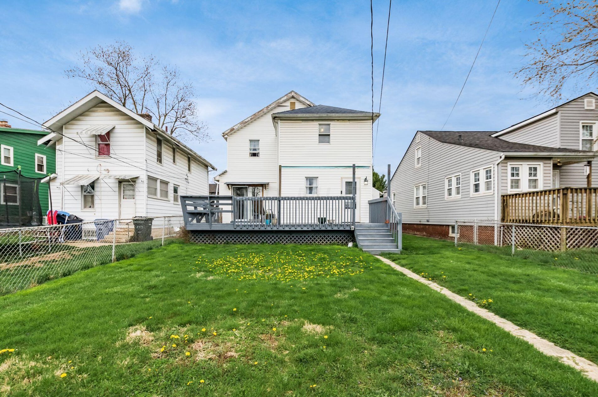 596 Townsend Ave, Columbus OH 43223-1825 exterior