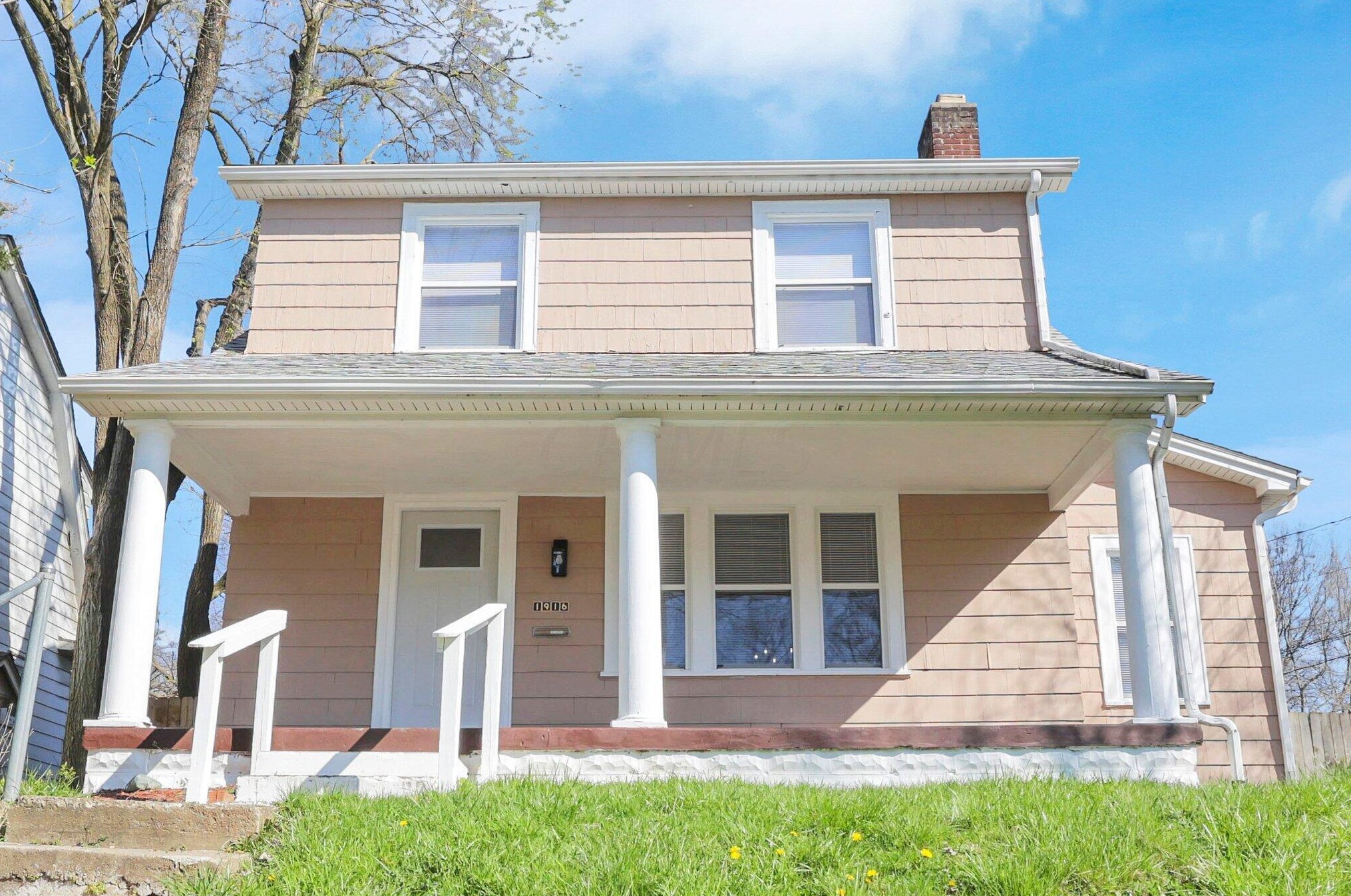 1916 Floral Ave, Columbus, OH 43223-1245