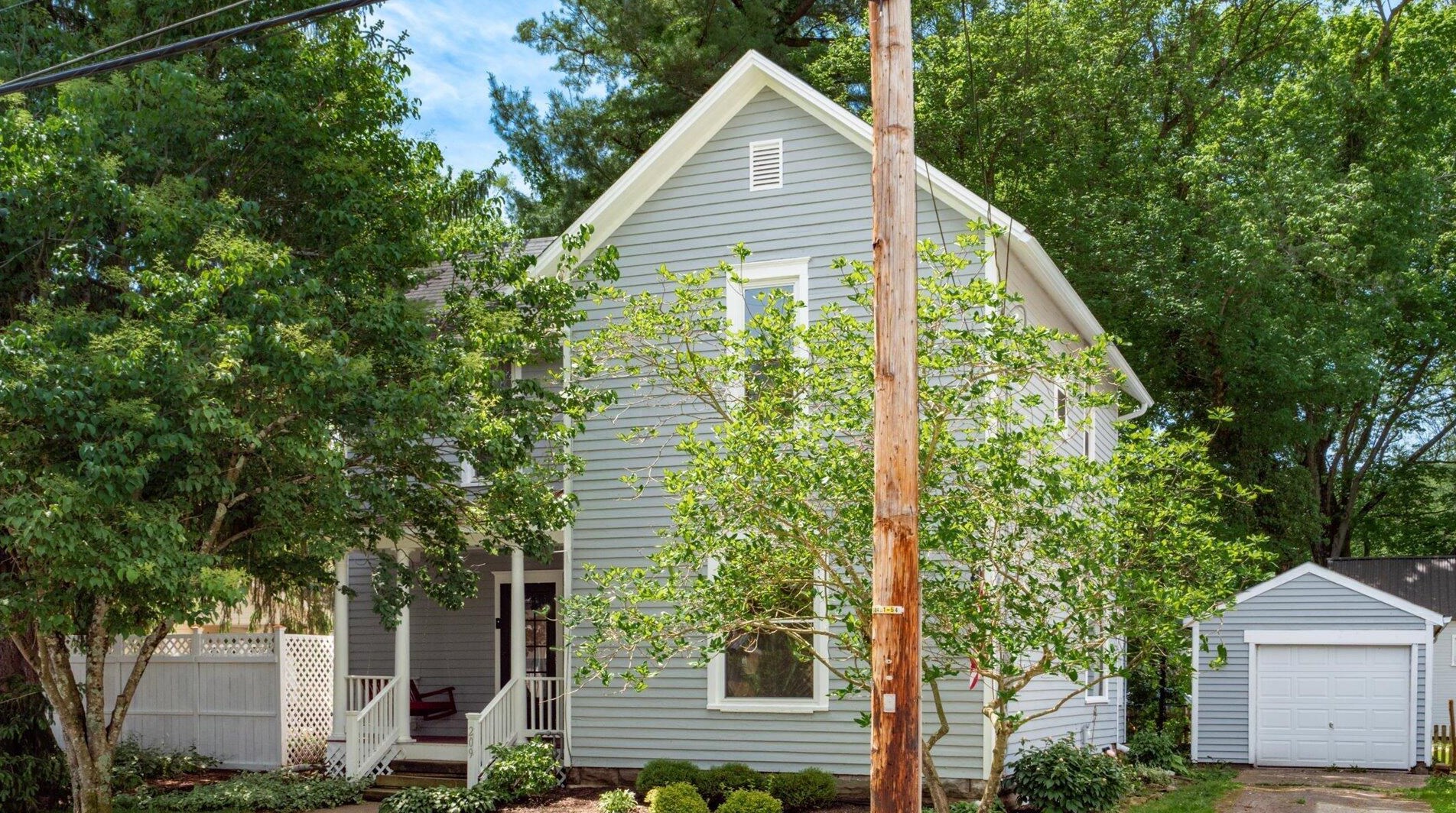 209 Granger St, Granville, OH 43023-1322
