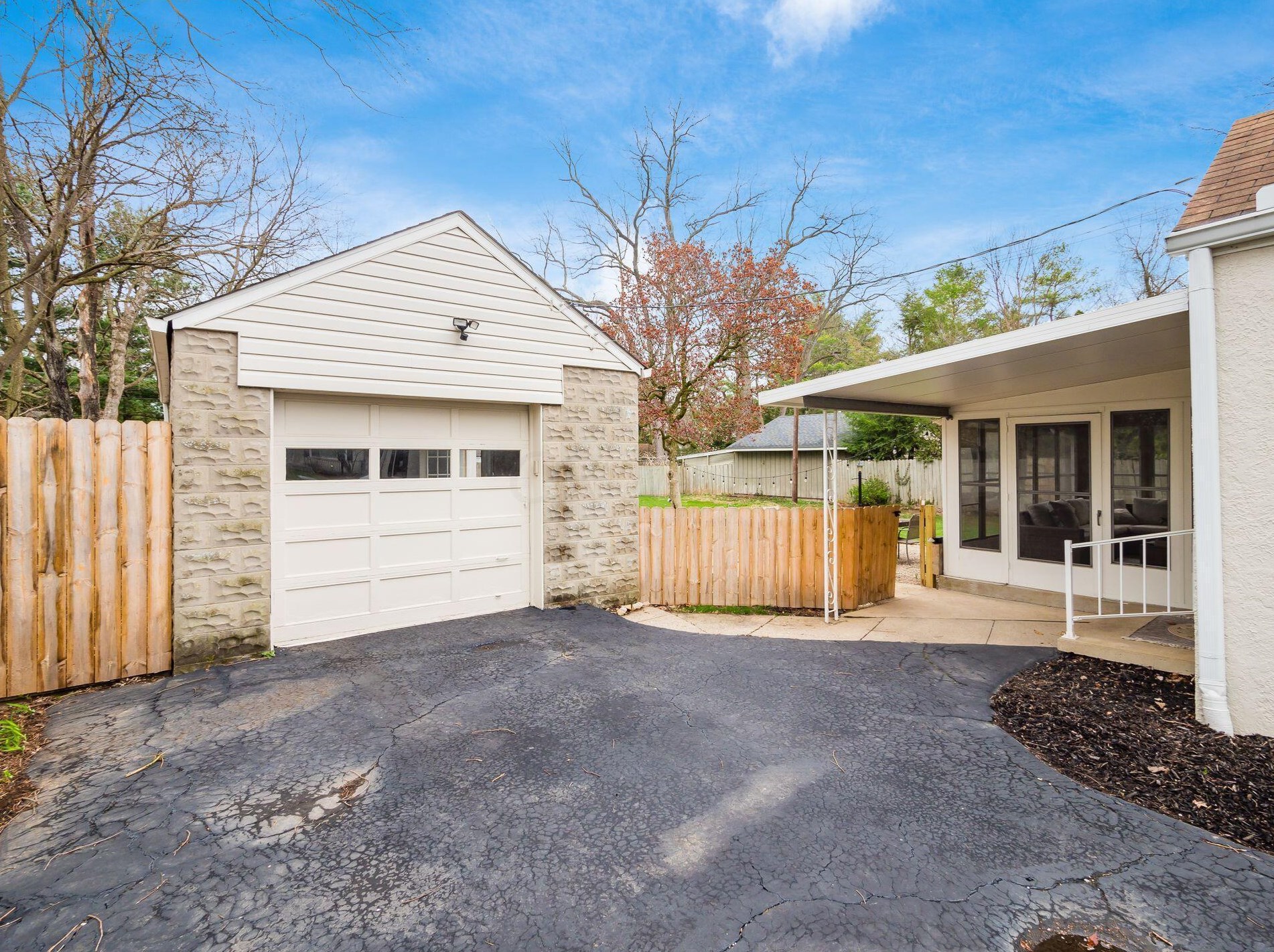 2872 Zollinger Rd, Columbus OH 43221-1761 exterior