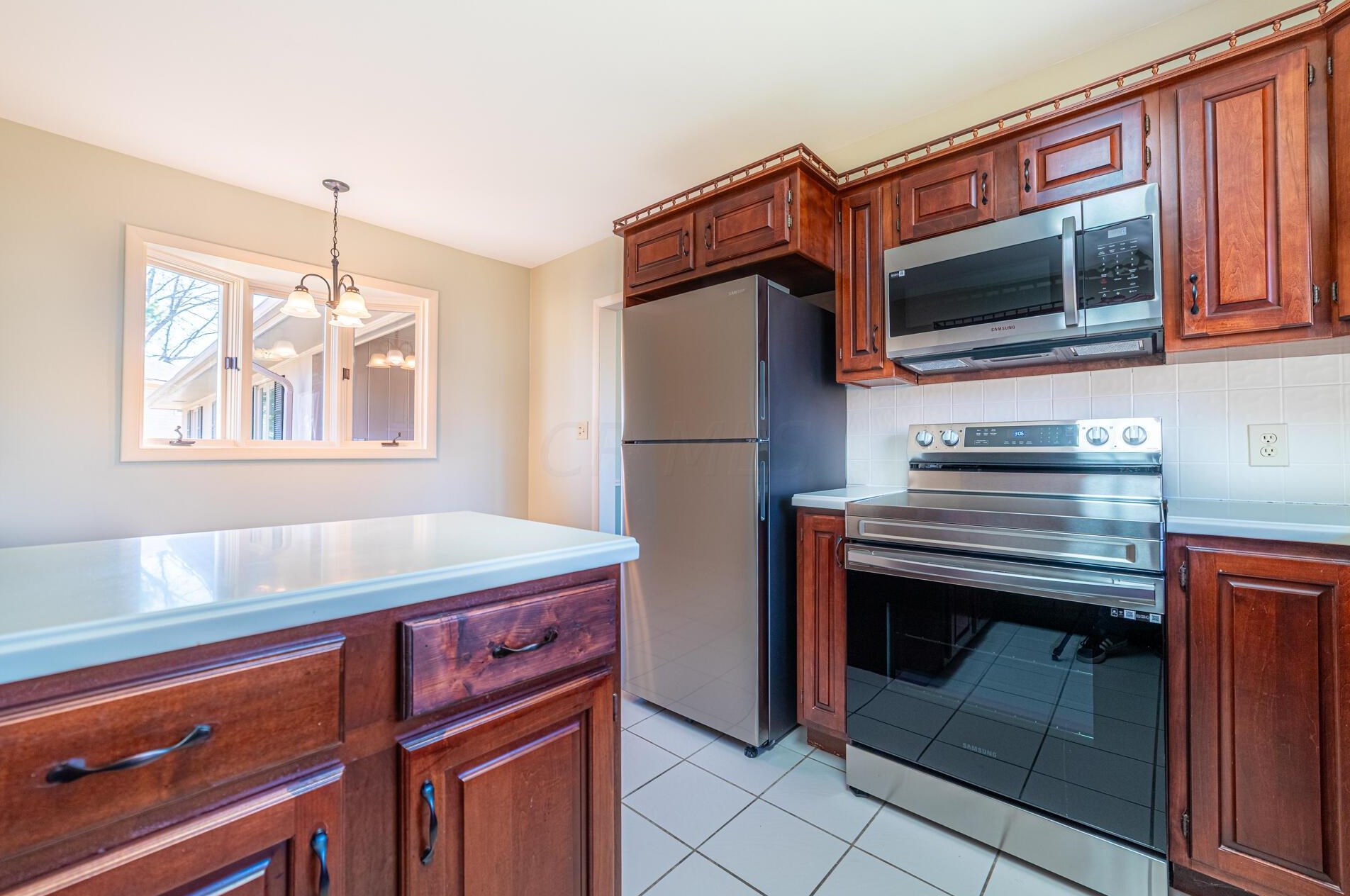 985 Severn Dr, Coshocton OH  43812-2769 exterior