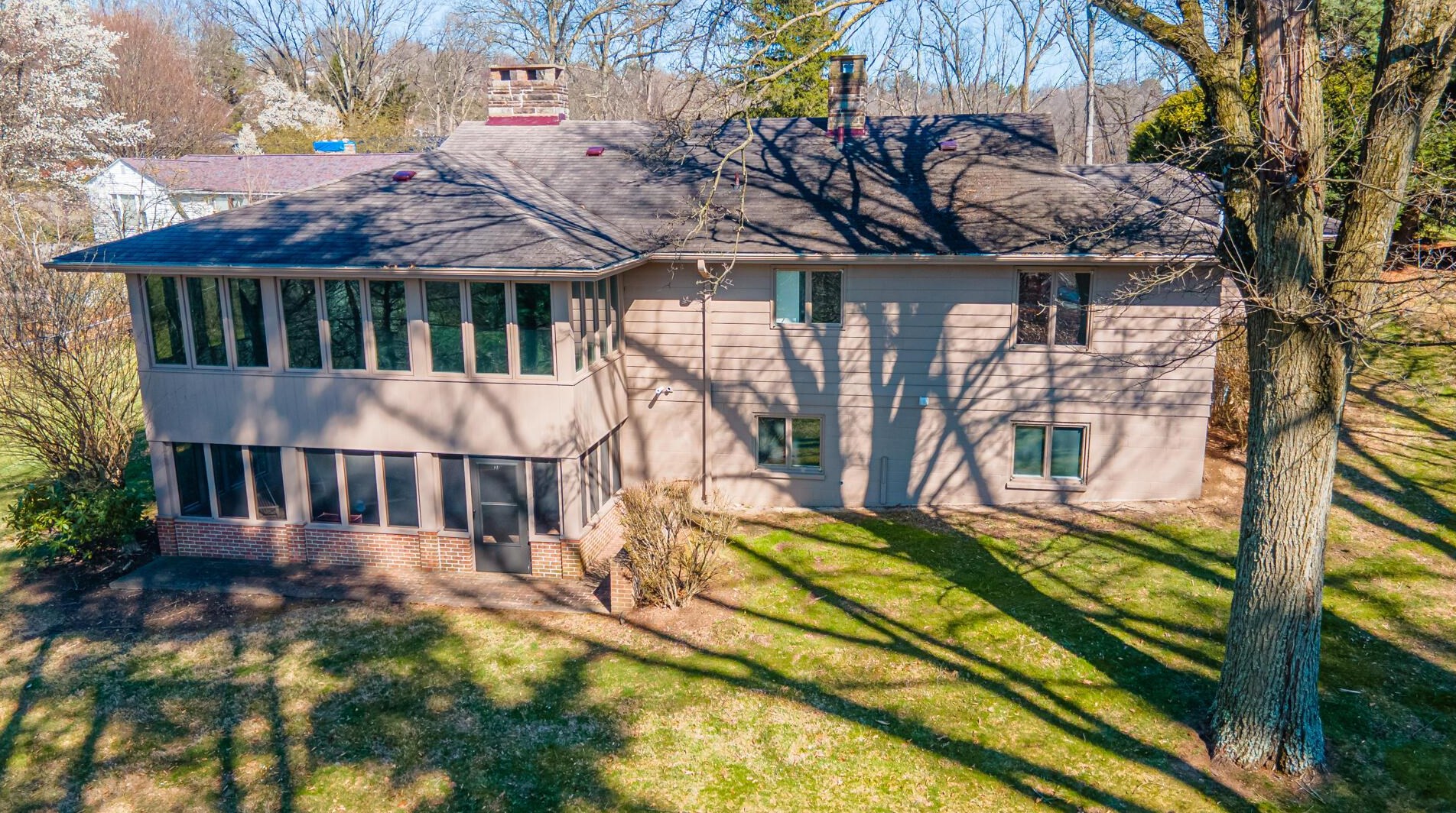 985 Severn Dr, Coshocton OH  43812-2769 exterior