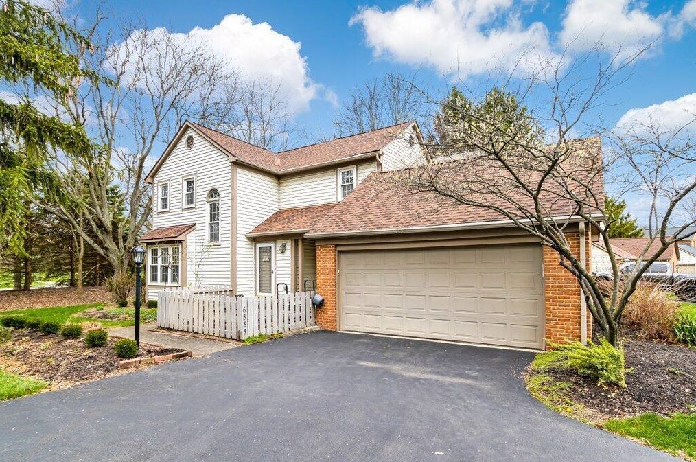 6885 Vally Down Rd, Dublin, OH 43017-3009