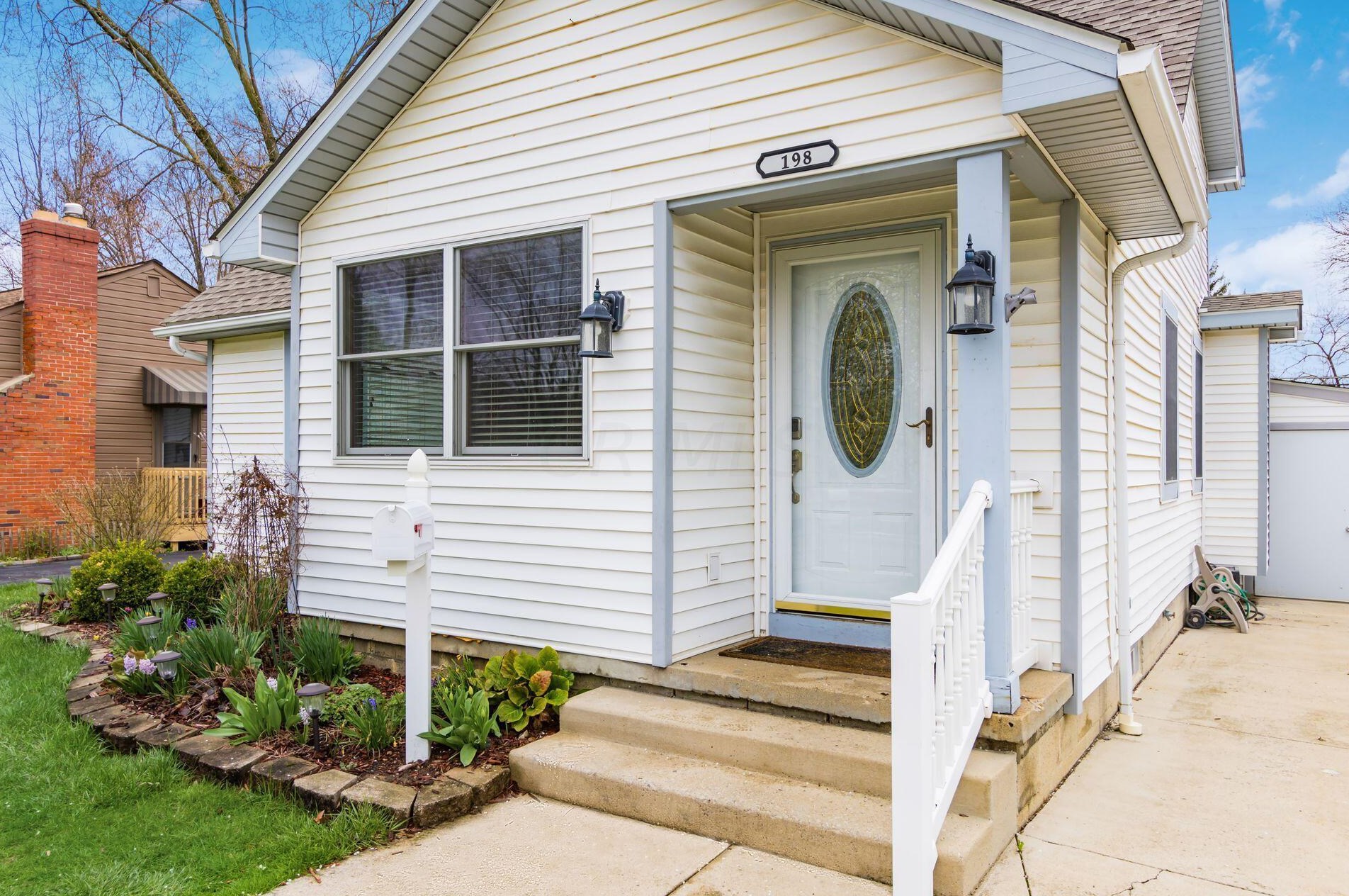 198 Gould Rd, Columbus, OH 43209-1548
