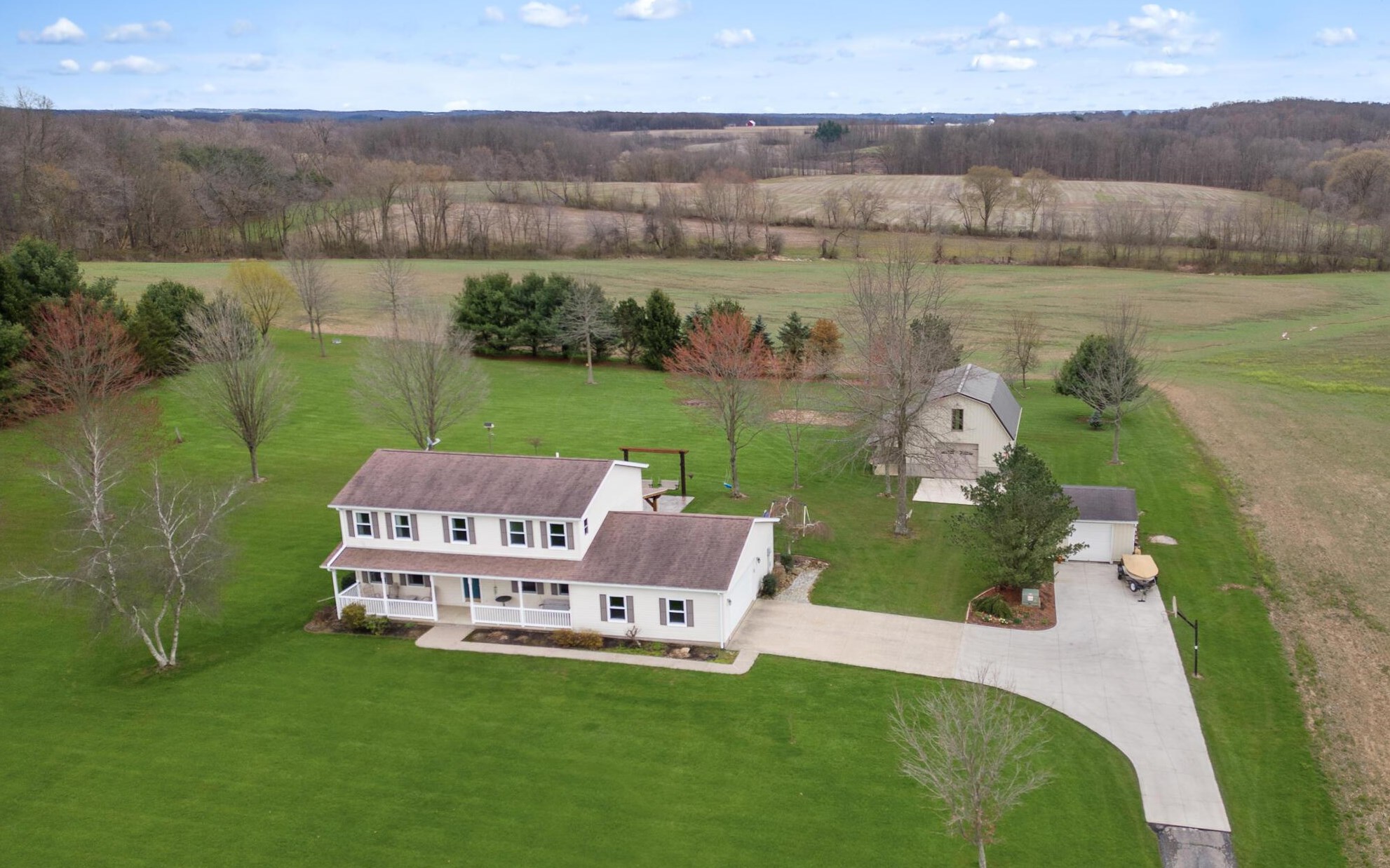 465 Smith Rd, North Woodbury, OH 44813