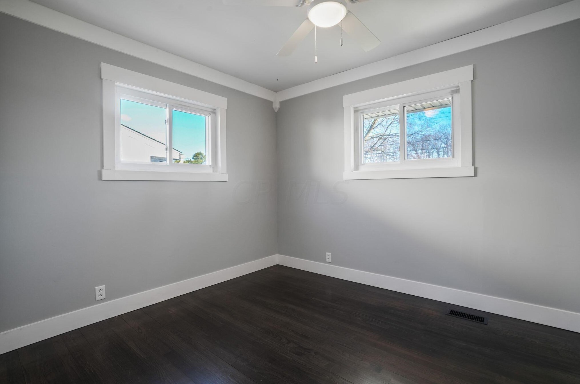 972 Minerva Ave, Columbus OH  43229-5032 exterior