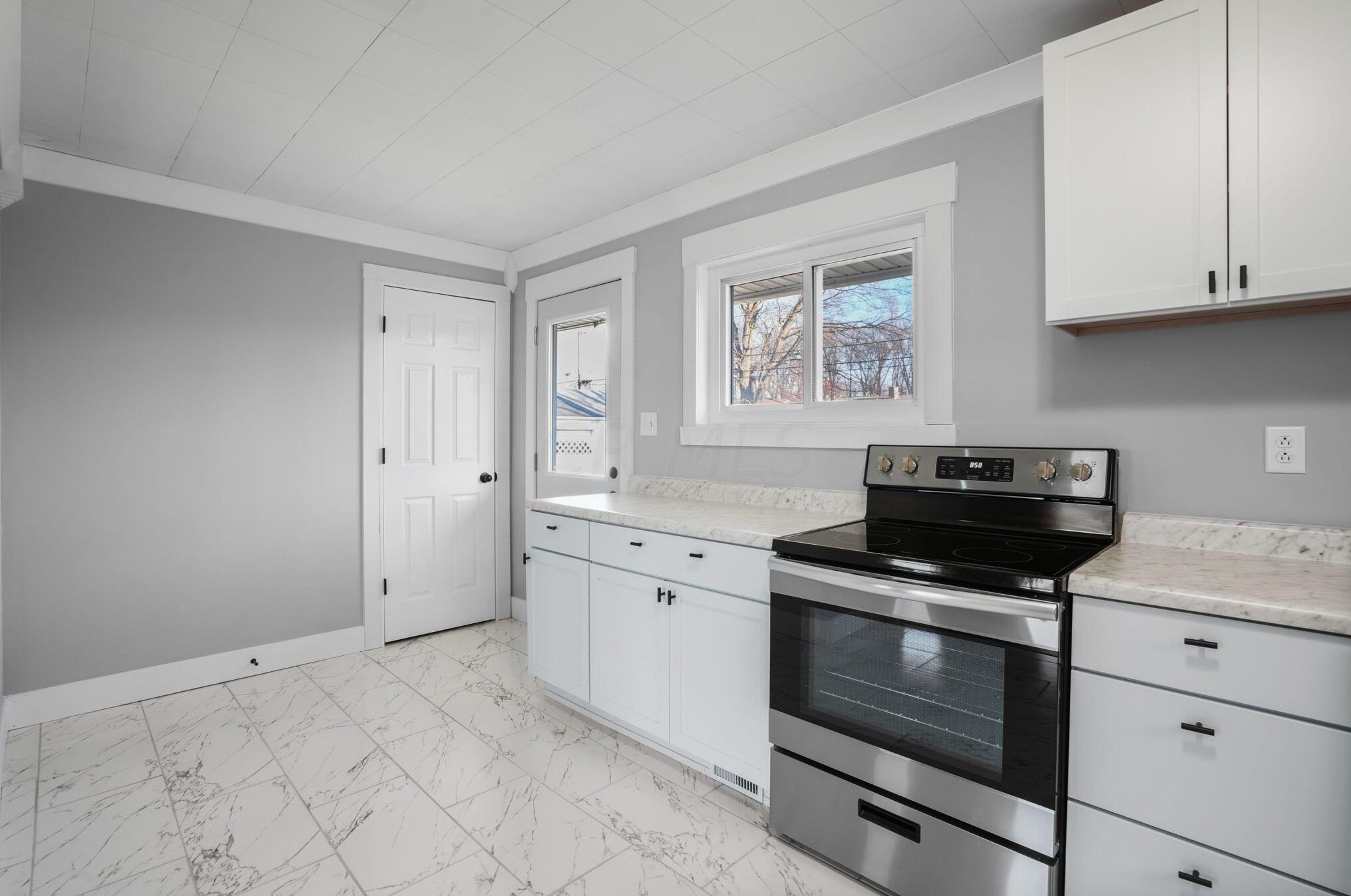 972 Minerva Ave, Columbus OH  43229-5032 exterior