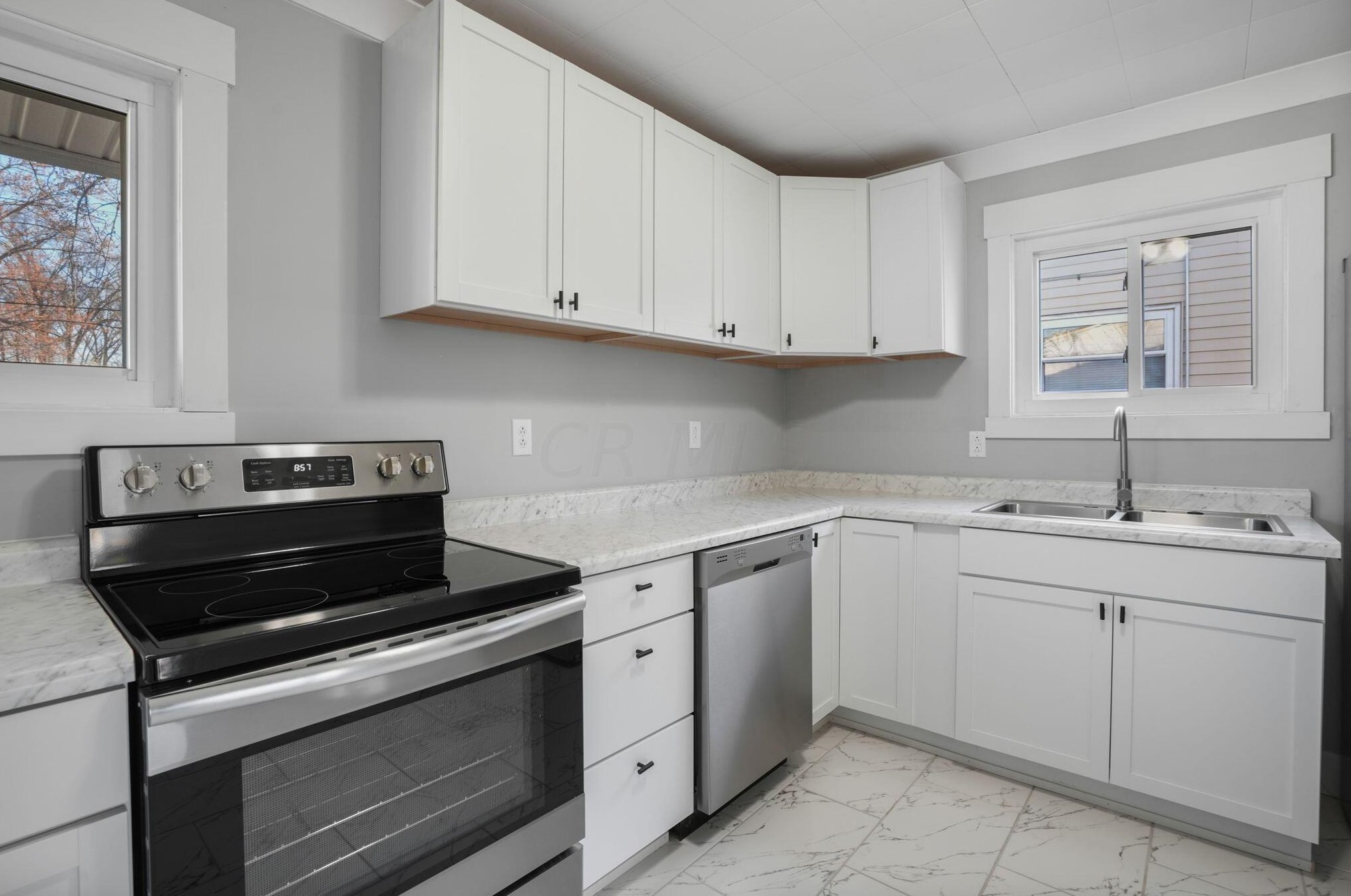 972 Minerva Ave, Columbus OH  43229-5032 exterior