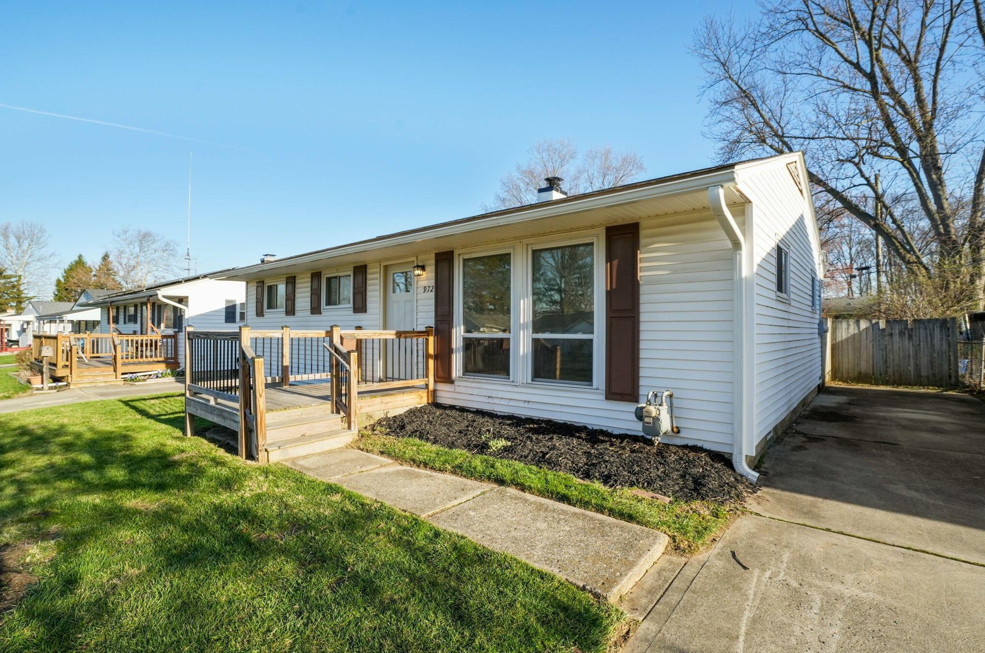 972 Minerva Ave, Columbus OH  43229-5032 exterior