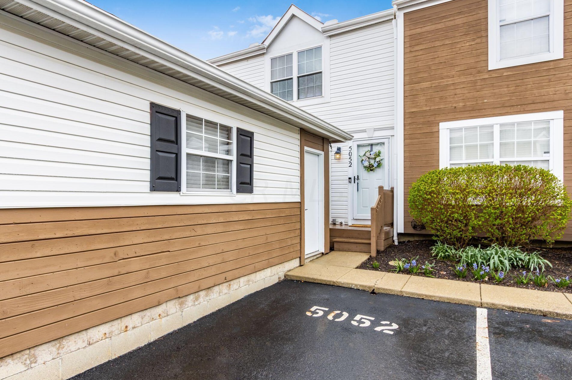 5052 Stoneybrook Blvd #4d, Hilliard, OH 43026